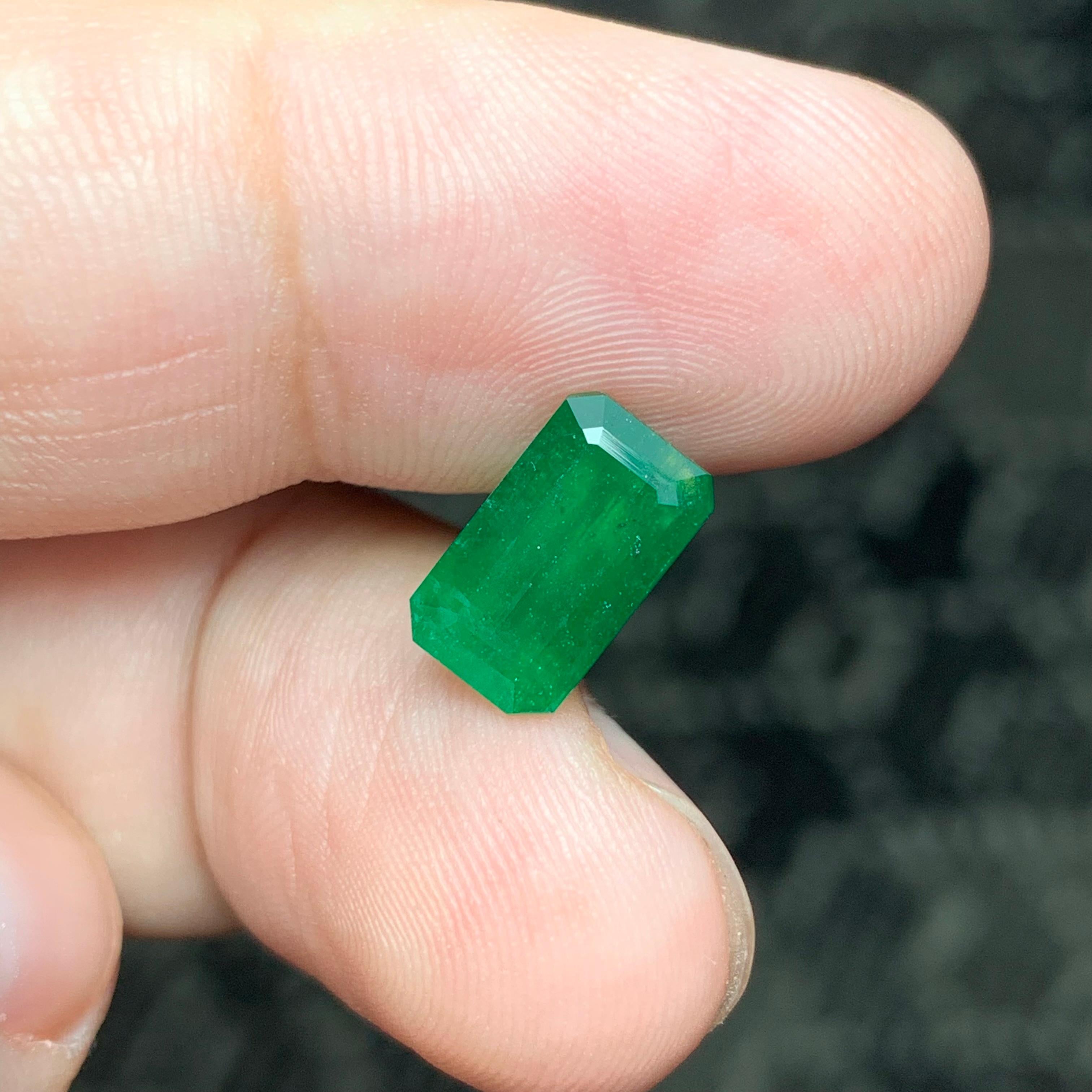 Gorgeous 3.05 Carats Natural Loose Green Emerald Swat Pakistan Mine Ring Gem For Sale 2