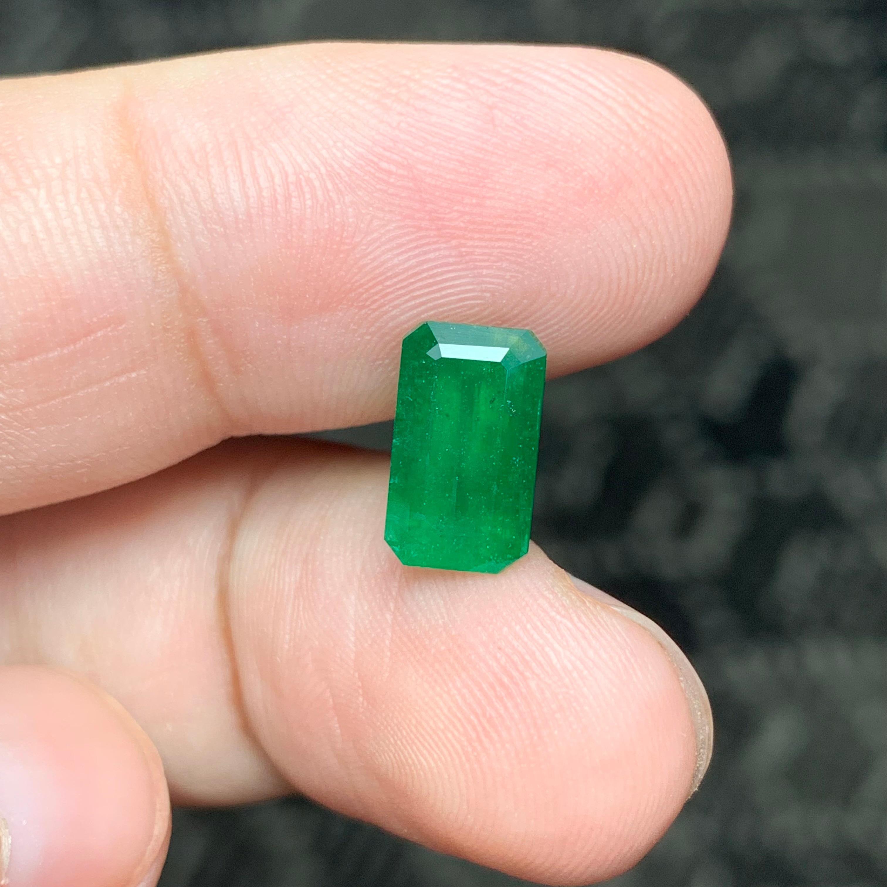Gorgeous 3.05 Carats Natural Loose Green Emerald Swat Pakistan Mine Ring Gem For Sale 3