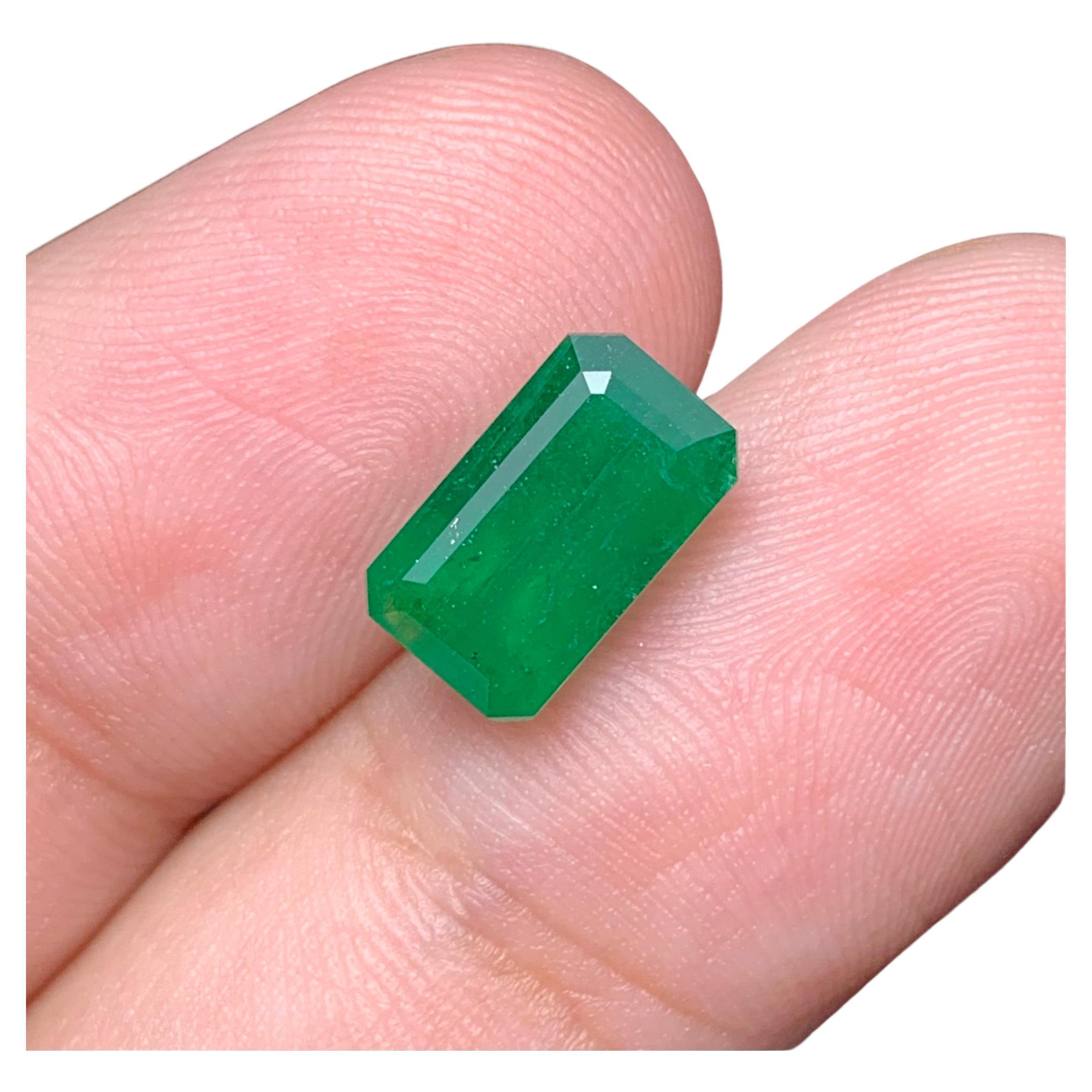 Gorgeous 3.05 Carats Natural Loose Green Emerald Swat Pakistan Mine Ring Gem For Sale