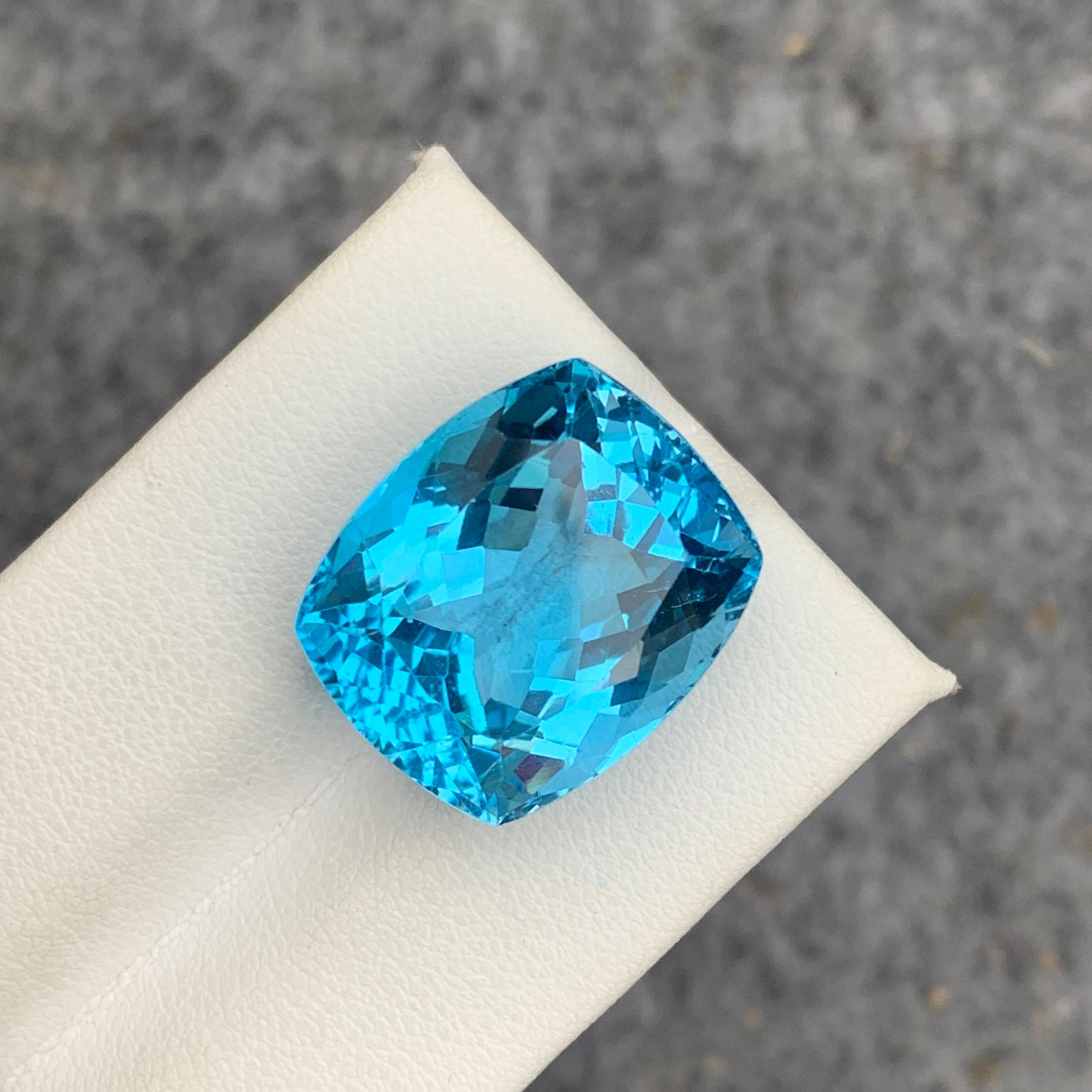 Superbe topaze bleue non sertie de 31,10 carats du Brésil, taille coussin pour bijoux en vente 4