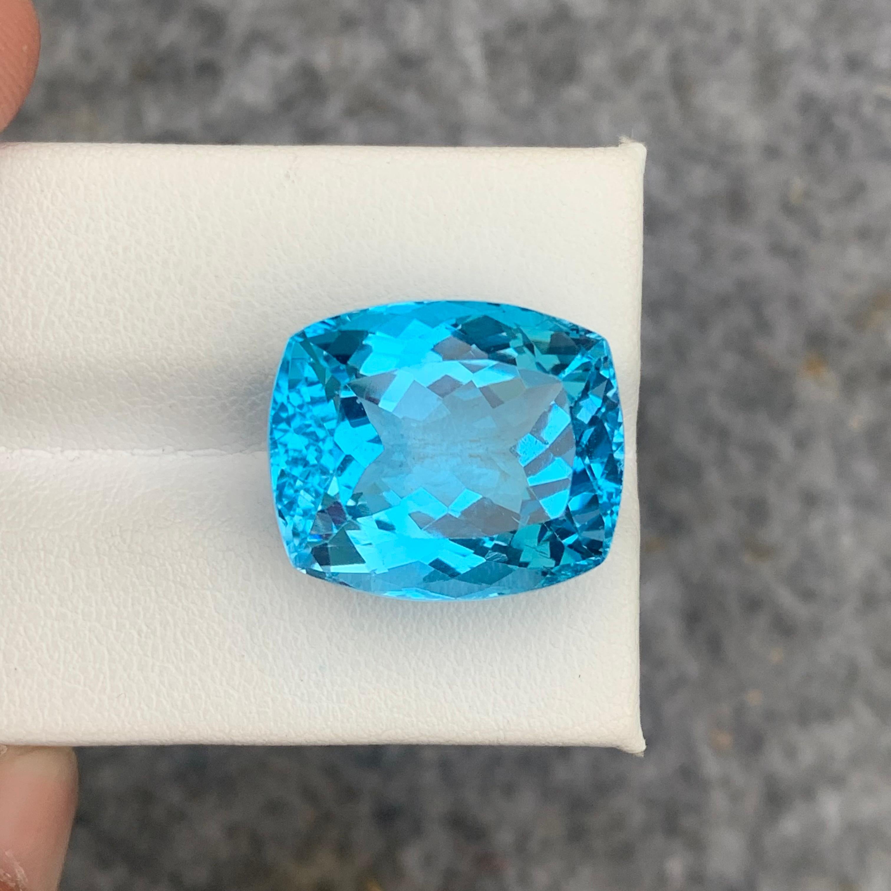 Superbe topaze bleue non sertie de 31,10 carats du Brésil, taille coussin pour bijoux en vente 5