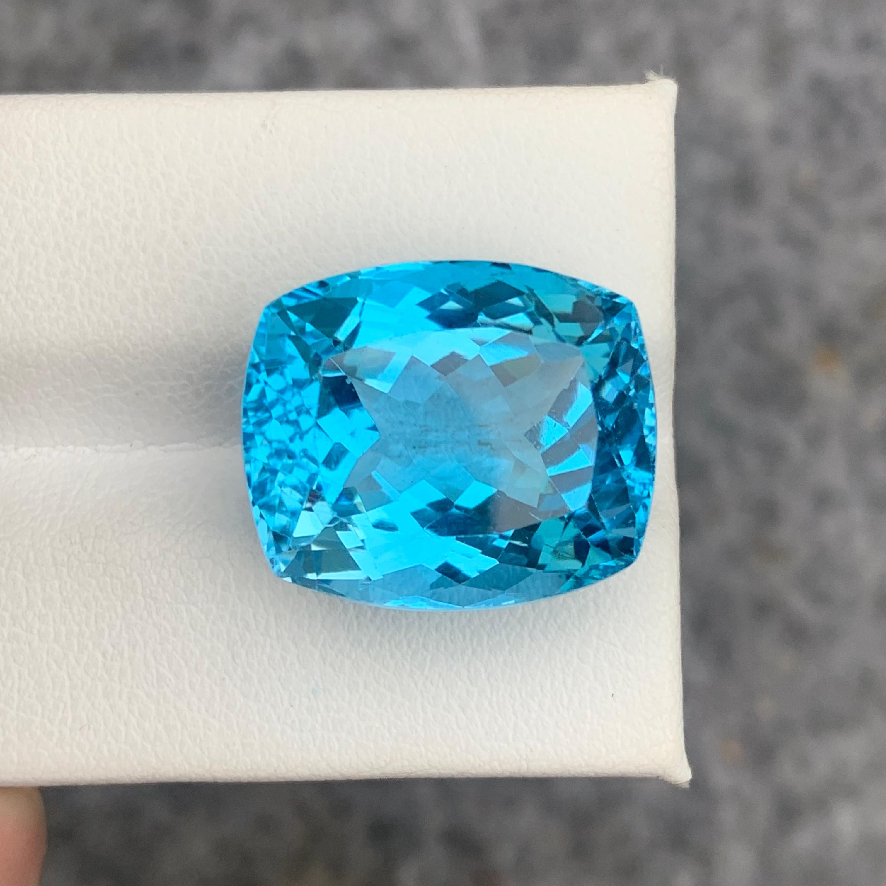 Superbe topaze bleue non sertie de 31,10 carats du Brésil, taille coussin pour bijoux en vente 6