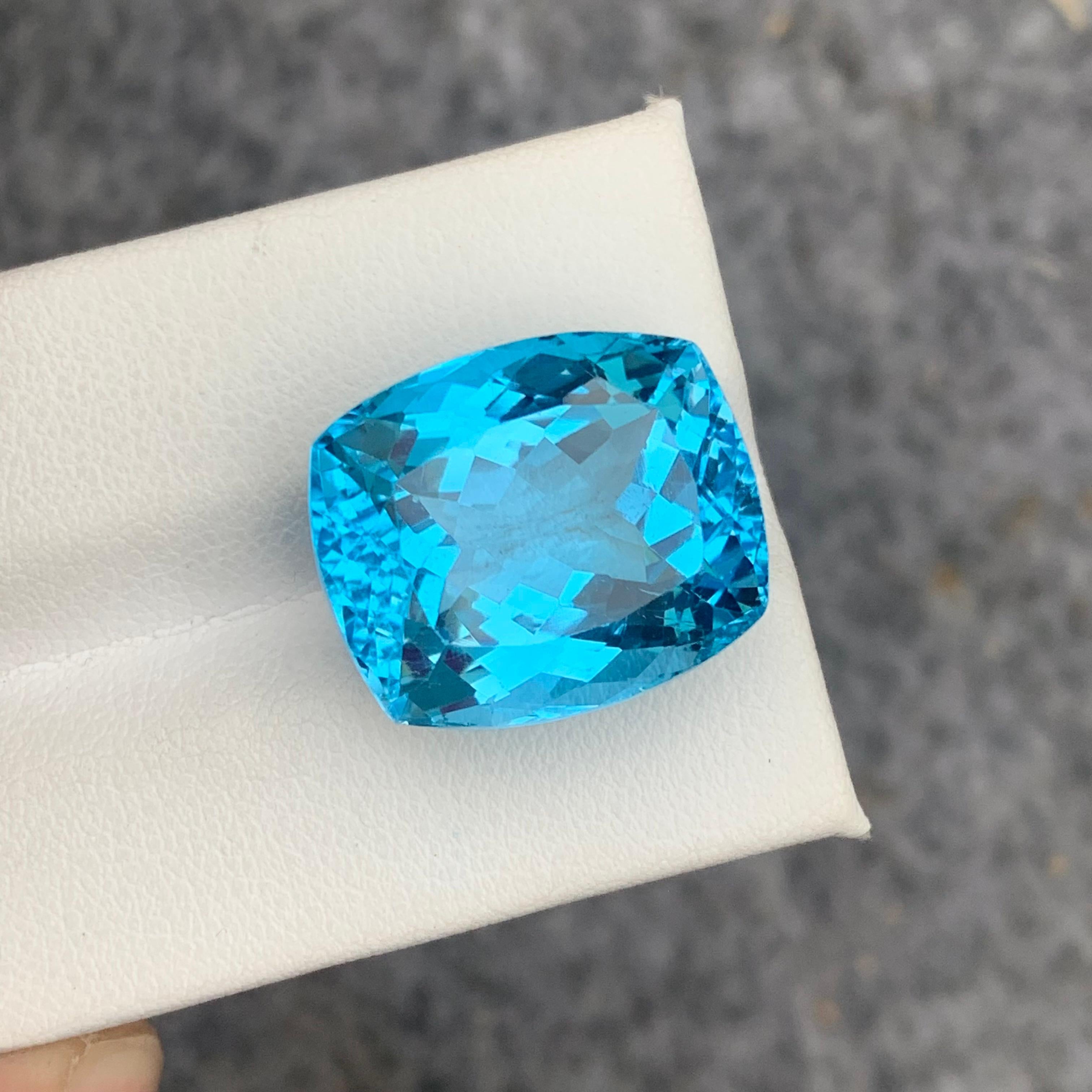 Superbe topaze bleue non sertie de 31,10 carats du Brésil, taille coussin pour bijoux en vente 8