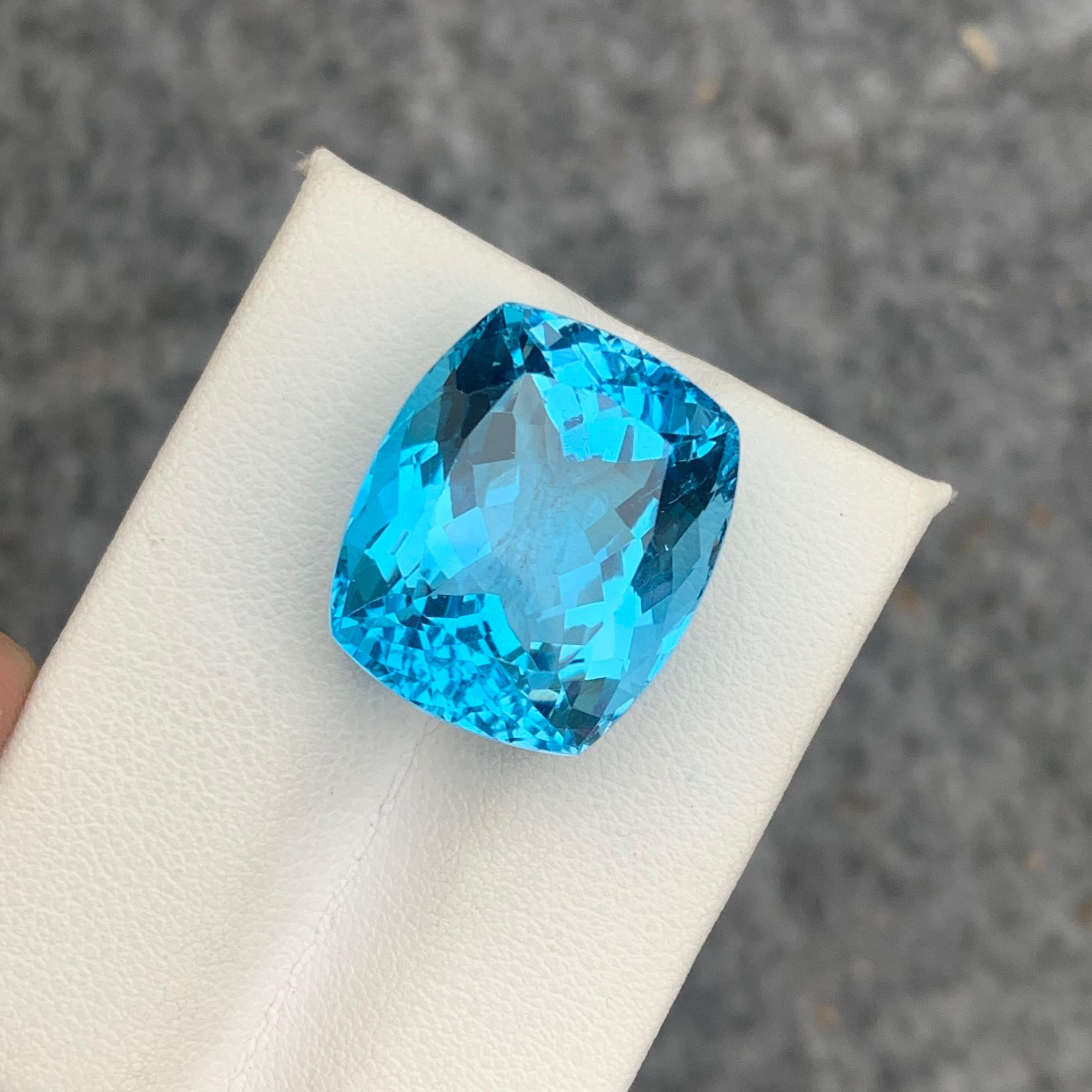 Superbe topaze bleue non sertie de 31,10 carats du Brésil, taille coussin pour bijoux en vente 9
