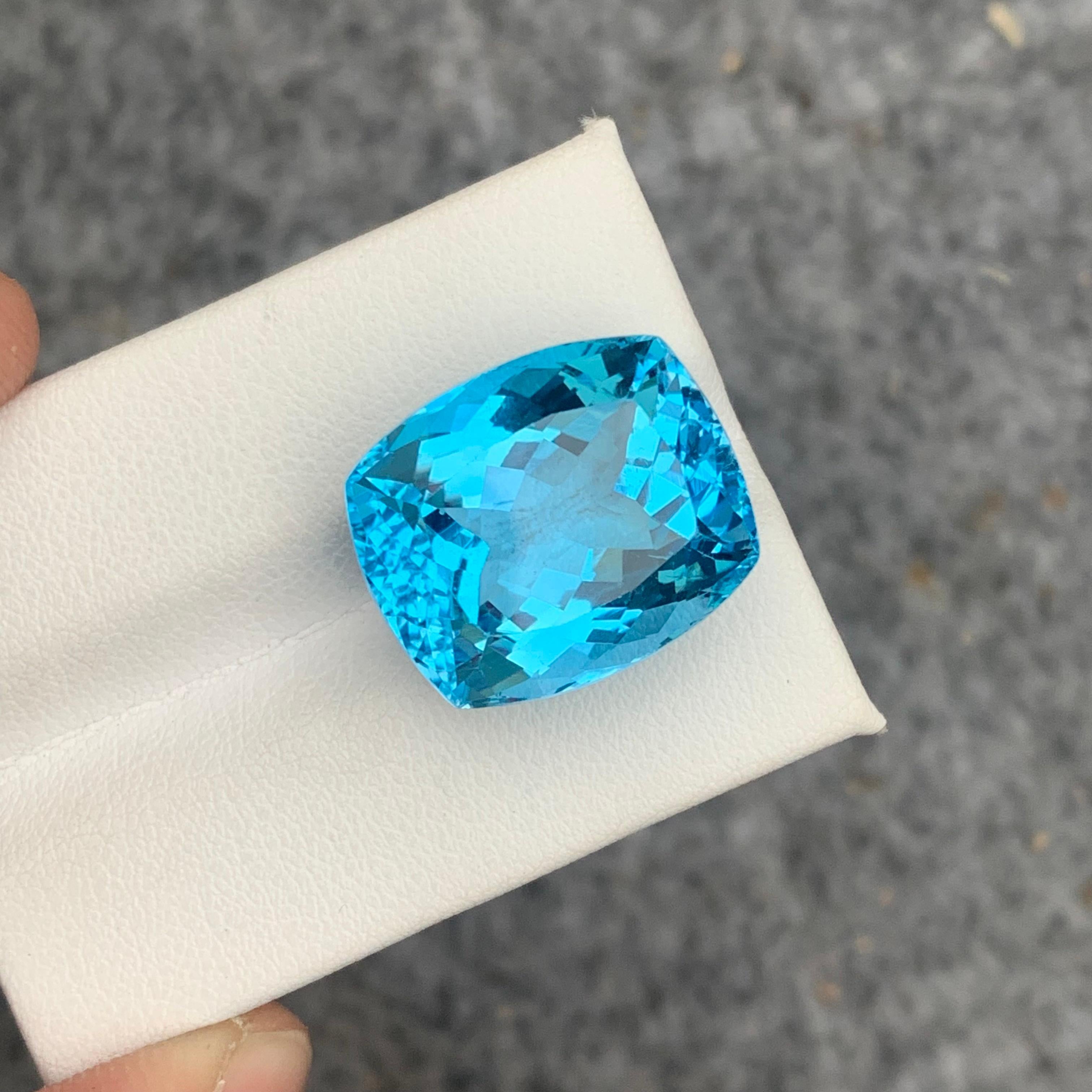 Superbe topaze bleue non sertie de 31,10 carats du Brésil, taille coussin pour bijoux en vente 10