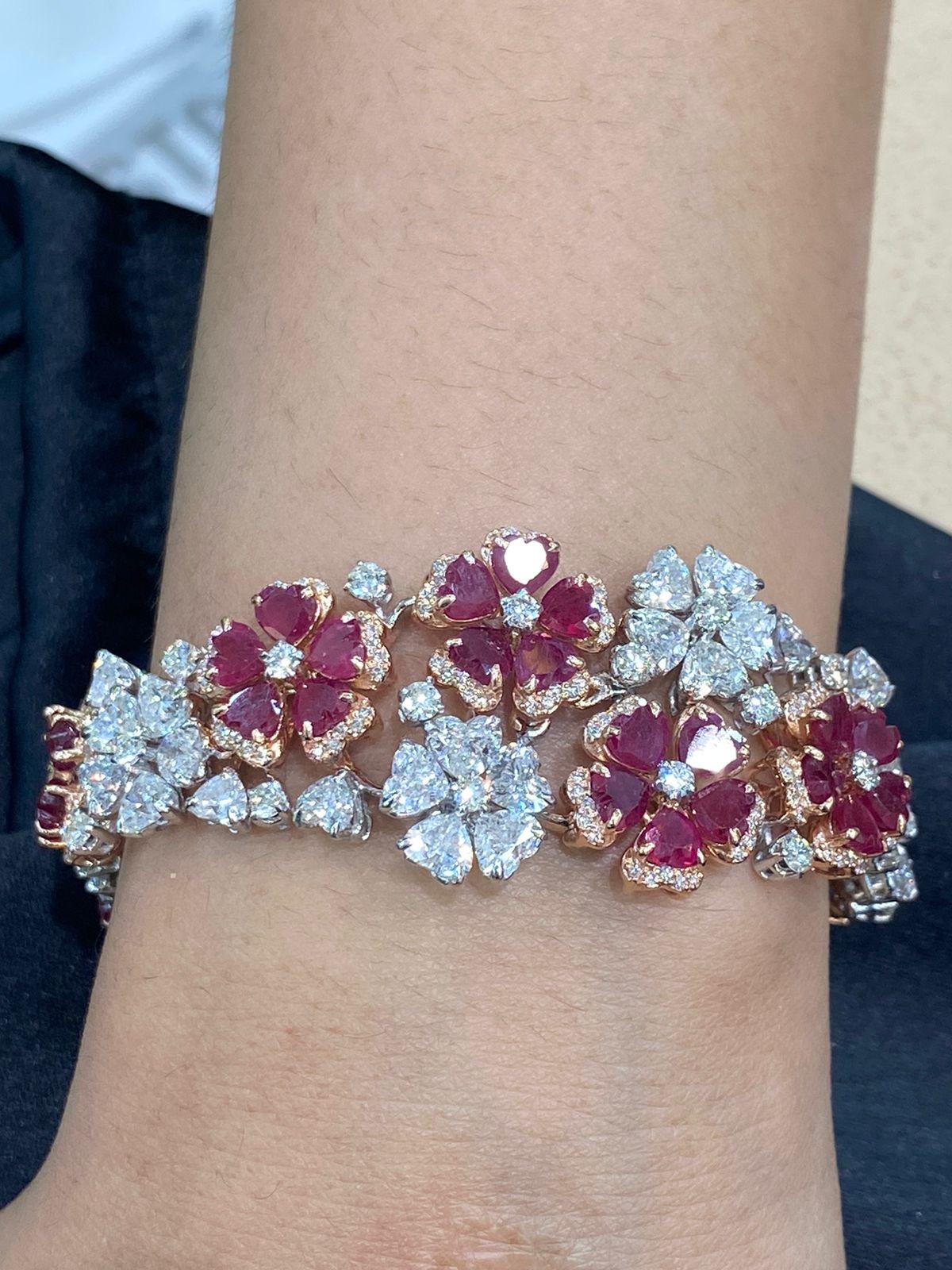 Taille cœur Superbe bracelet tennis en or 14 carats avec diamants en forme de cœur rond de 31,38 carats et véritable rubis en vente