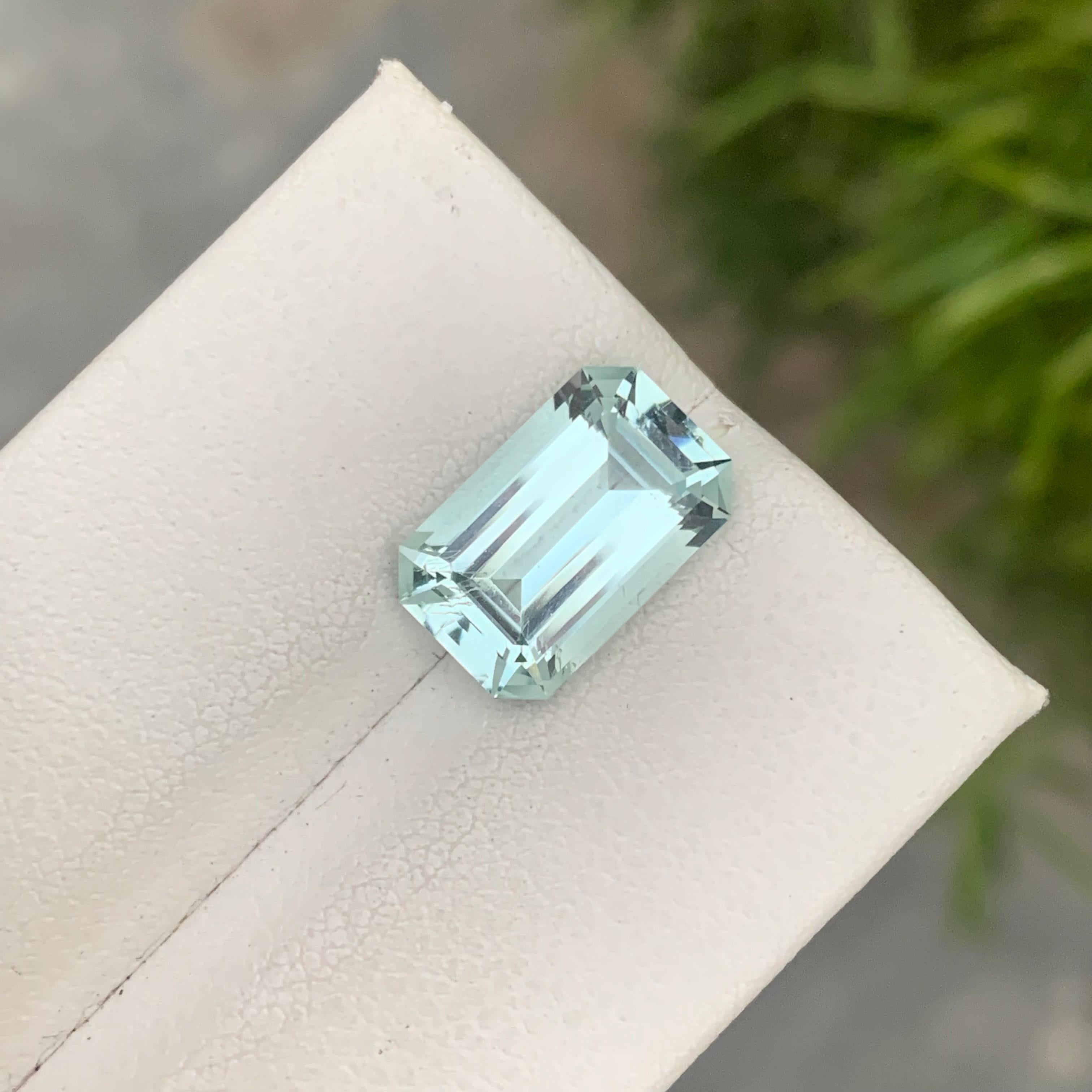 Gorgeous 3.30 Carat Natural Light Blue Aquamarine Emerald Cut March Birthstone For Sale 3