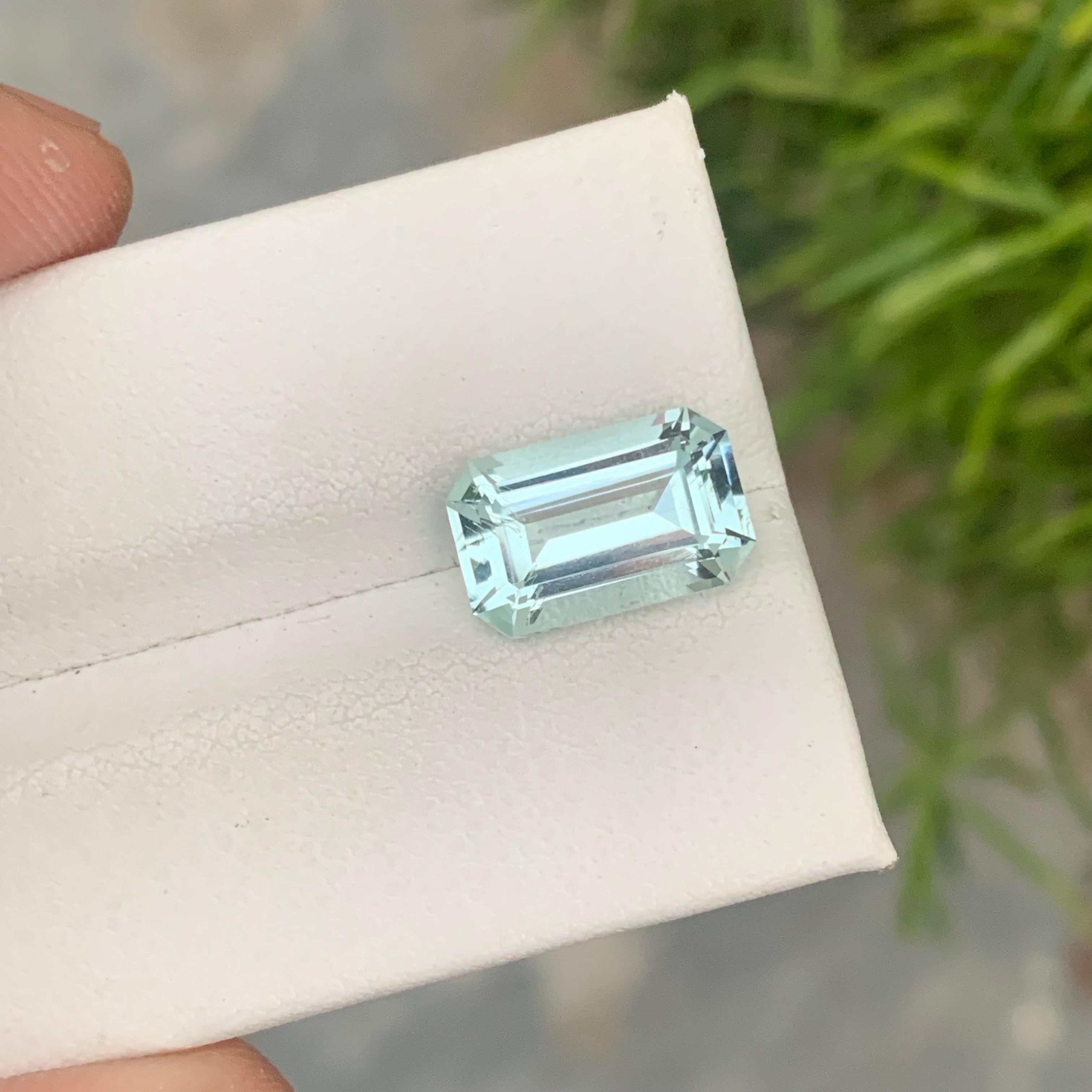 Superbe aigue-marine bleu clair naturel de 3,30 carats taille émeraude, pierre de naissance de mars en vente 5