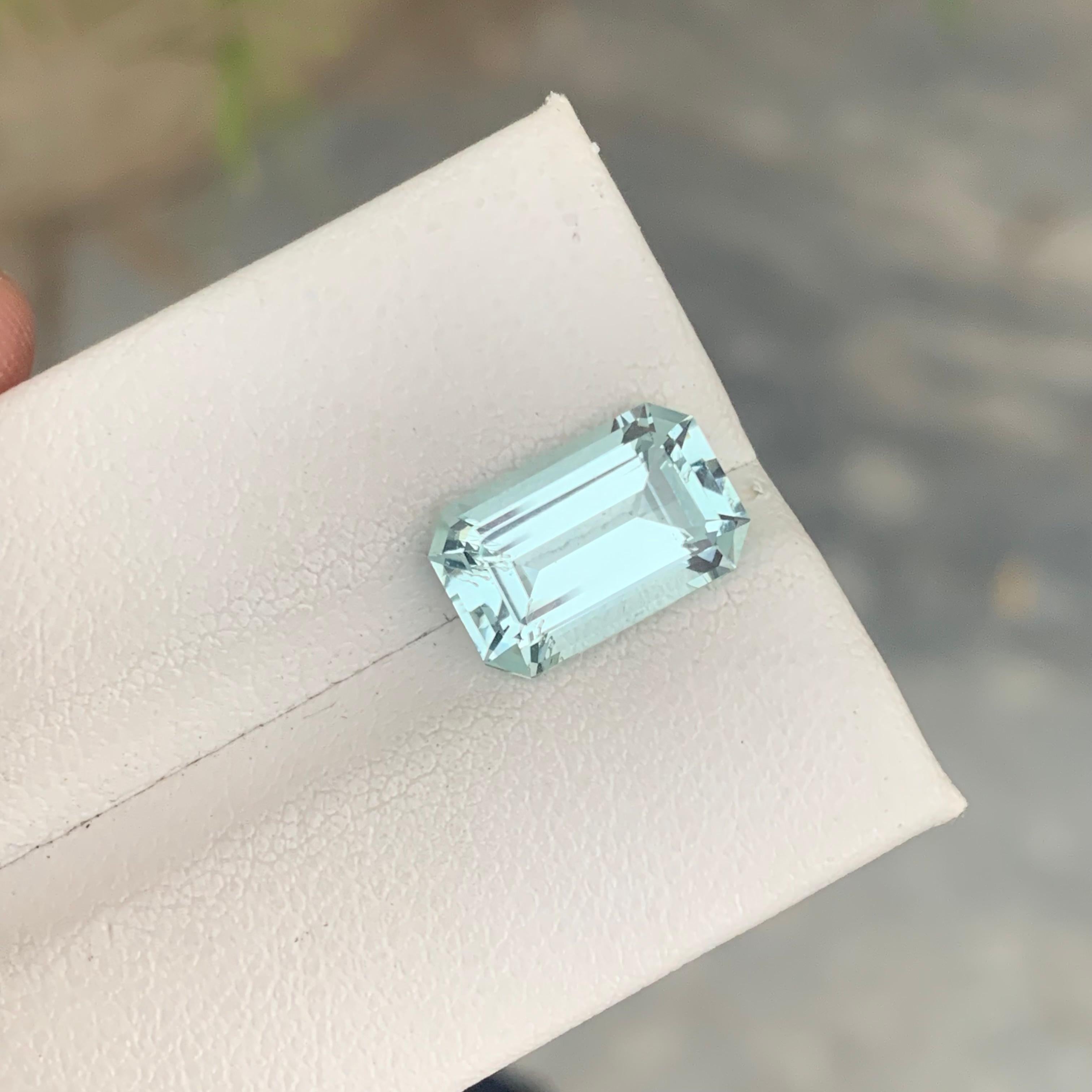 Superbe aigue-marine bleu clair naturel de 3,30 carats taille émeraude, pierre de naissance de mars en vente 9