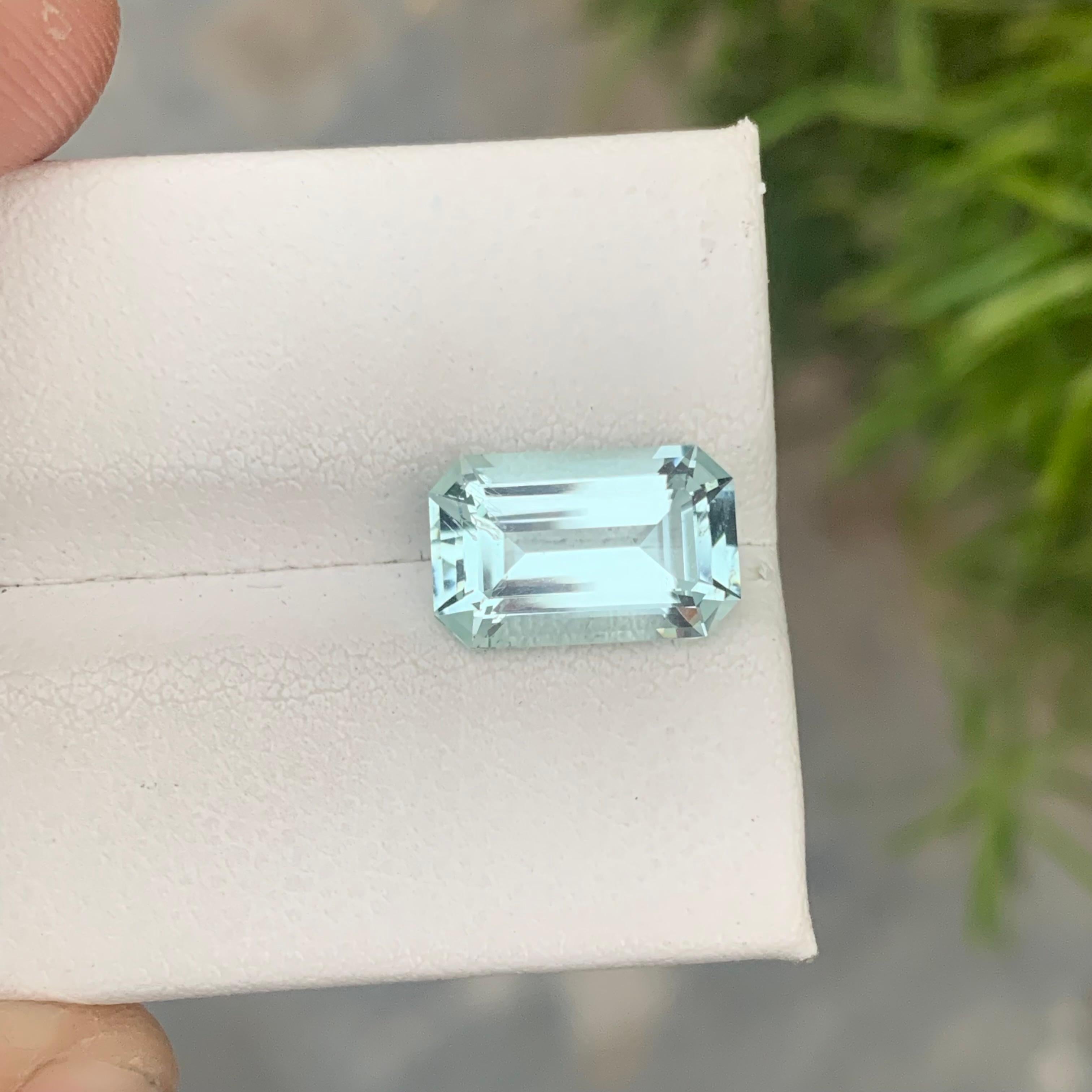 Gorgeous 3.30 Carat Natural Light Blue Aquamarine Emerald Cut March Birthstone In New Condition For Sale In Peshawar, PK