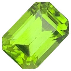 Magnifique pierre précieuse péridot vert naturel non serti de 3,35 carats provenant d'une mine pakistanaise 