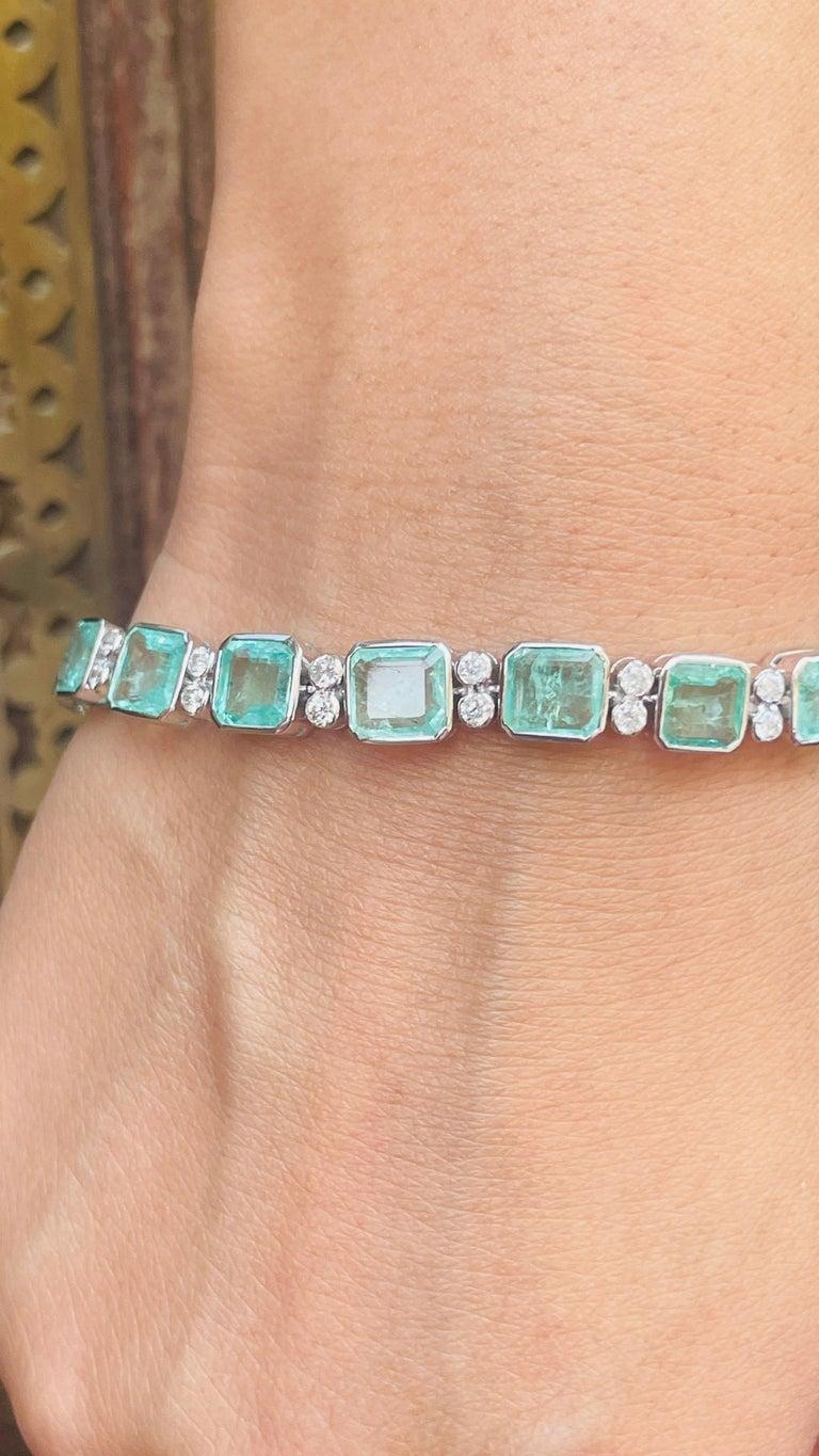 Splendido 33,58 Ct. Bracciale tennis con smeraldo e diamanti per lei in oro 18 carati In condizioni Nuovo in vendita a New York, NY