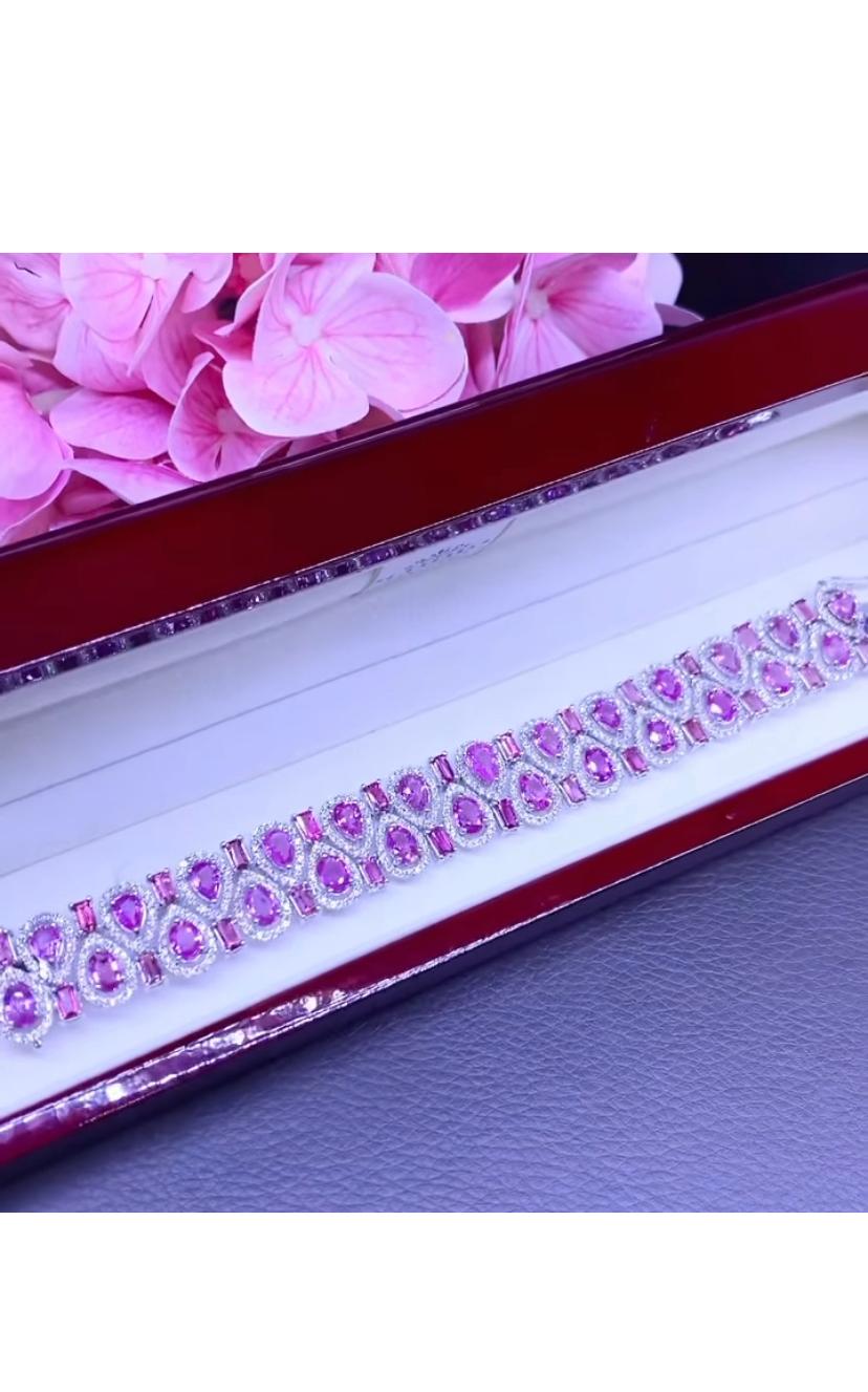 Gorgeous 34.13 Carats of Ceylon Pink Sapphires and Diamonds on Bracelet In New Condition For Sale In Massafra, IT