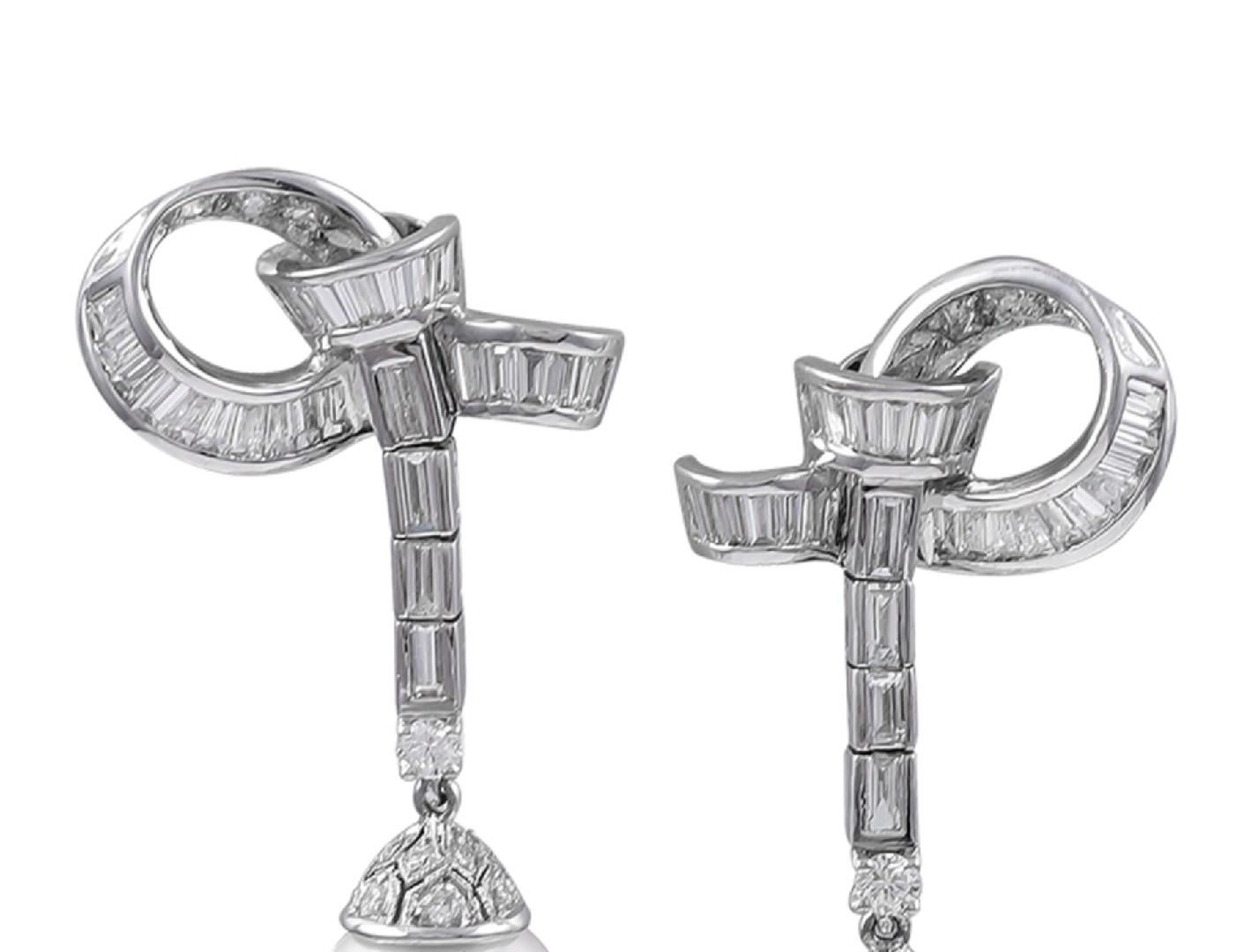 3.46 carat Pearl and Diamond Drop Earrings 

Sophia D by Joseph Dardashti LTD has been known worldwide for 35 years and are inspired by classic Art Deco design that merges with modern manufacturing techniques.


