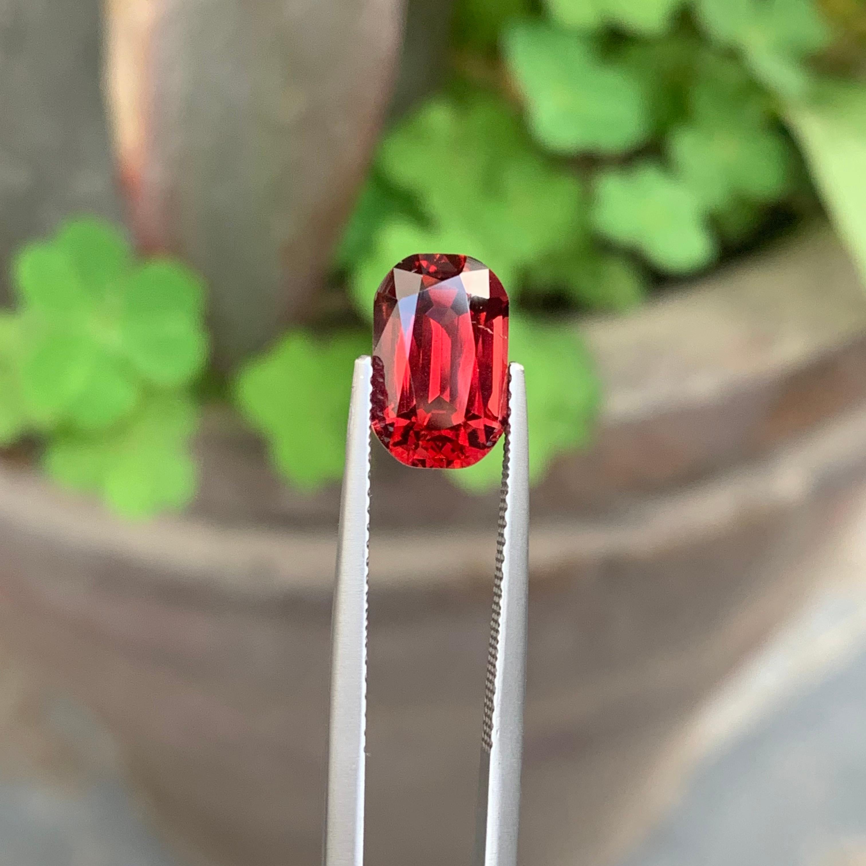 Gorgeous 3.70 Carat Natural Loose Red Rhodolite Garnet Long Cushion Gemstone For Sale 3