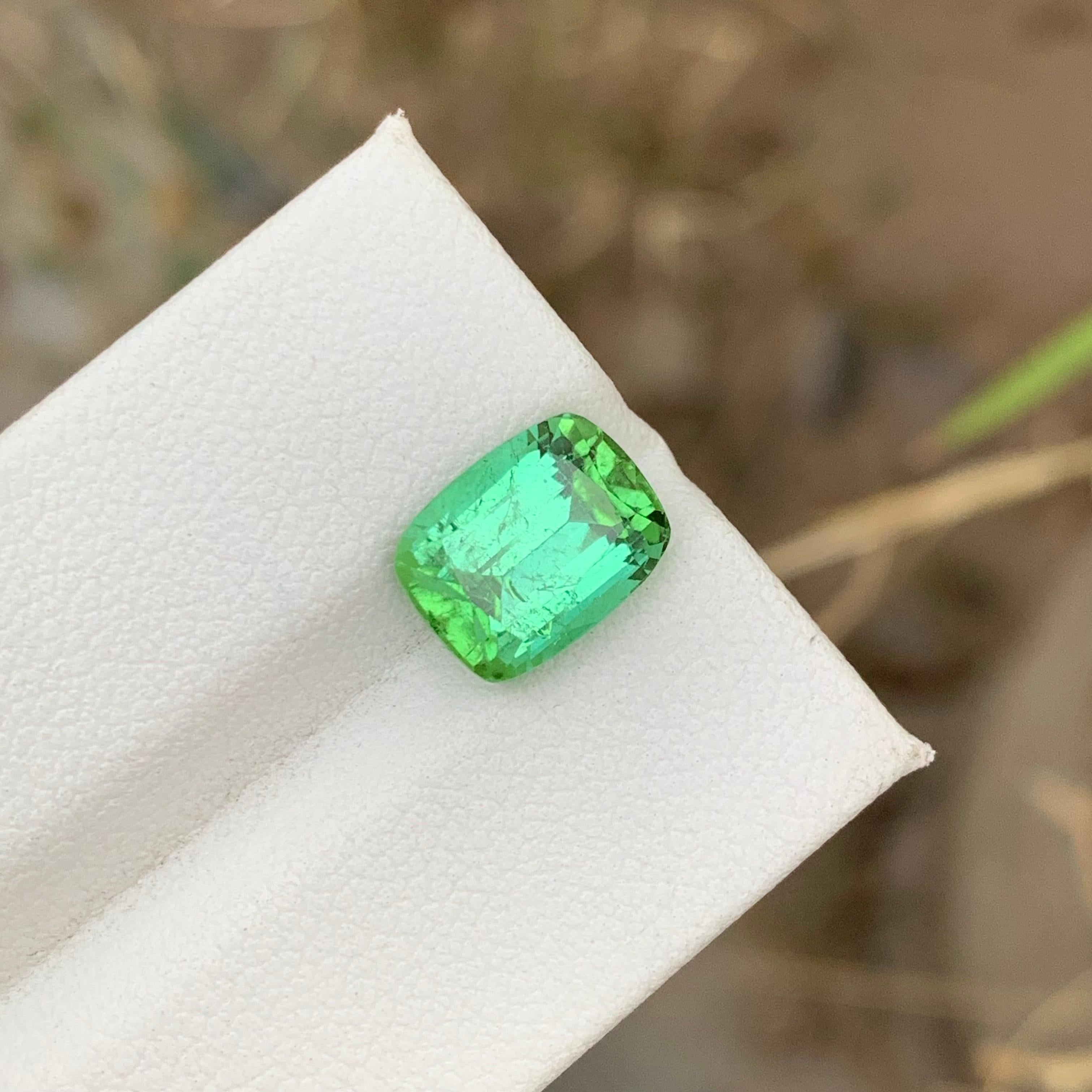 Gorgeous 3.80 Carats Natural Loose Mint Green Tourmaline  For Sale 6