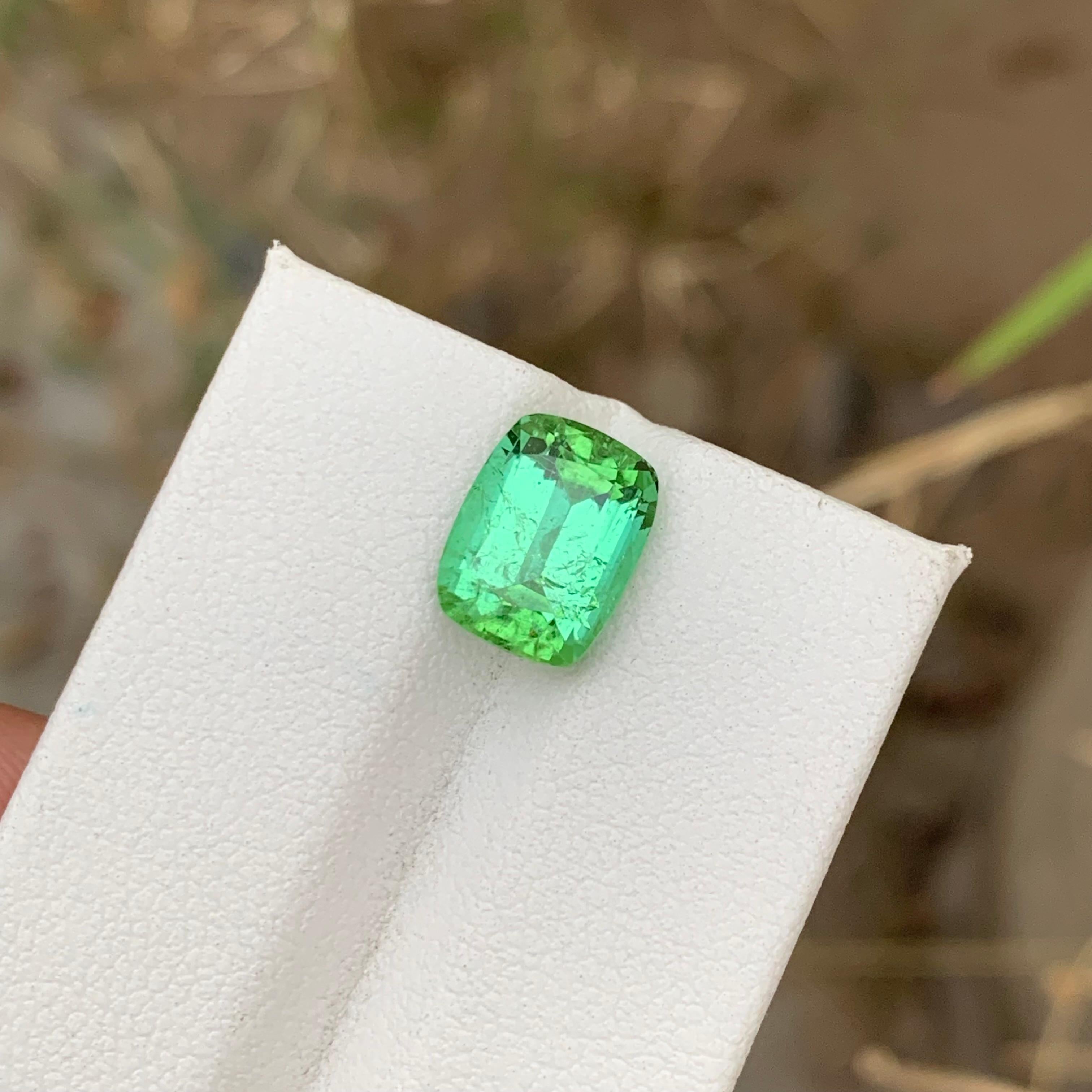 Gorgeous 3.80 Carats Natural Loose Mint Green Tourmaline  For Sale 2