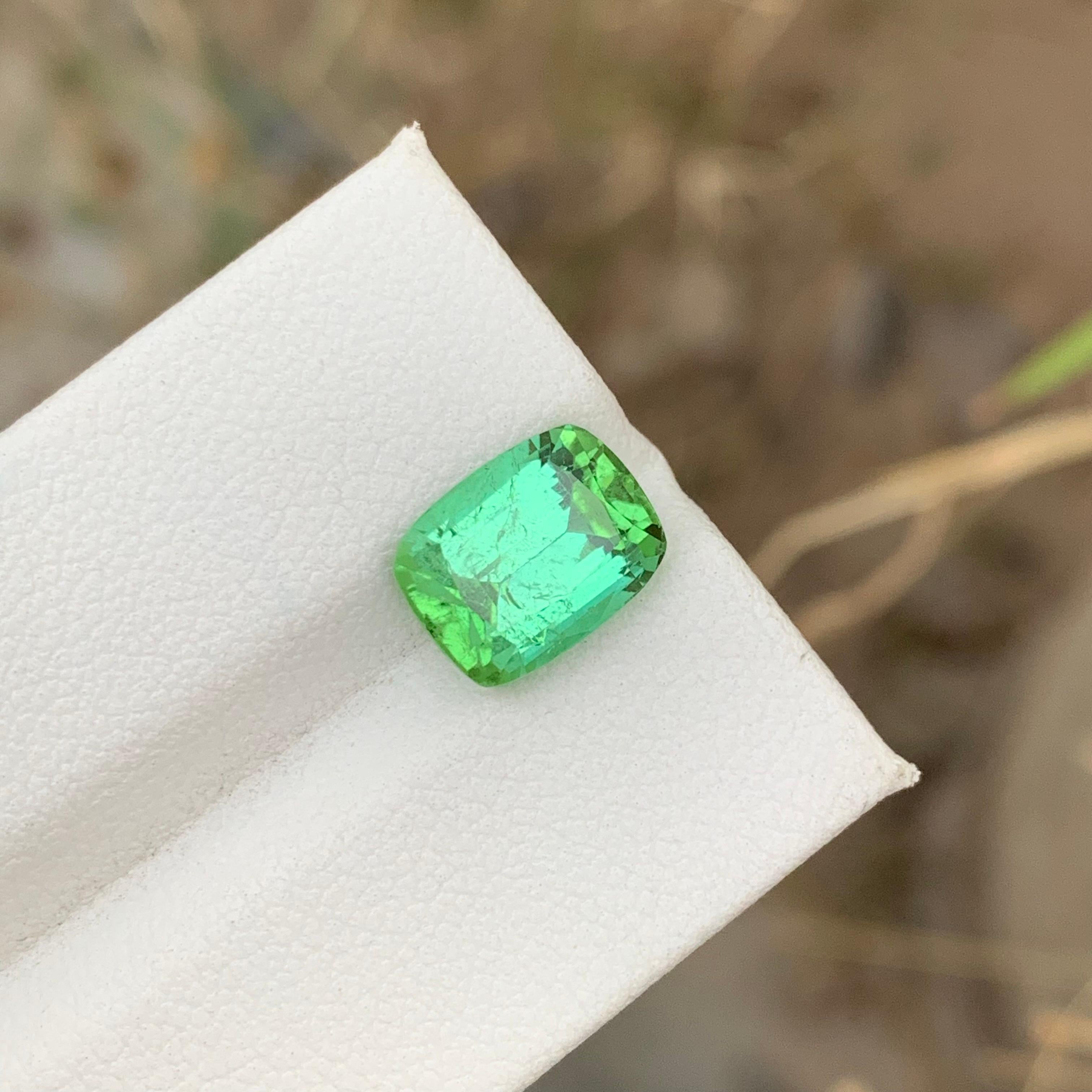 Gorgeous 3.80 Carats Natural Loose Mint Green Tourmaline  For Sale 3