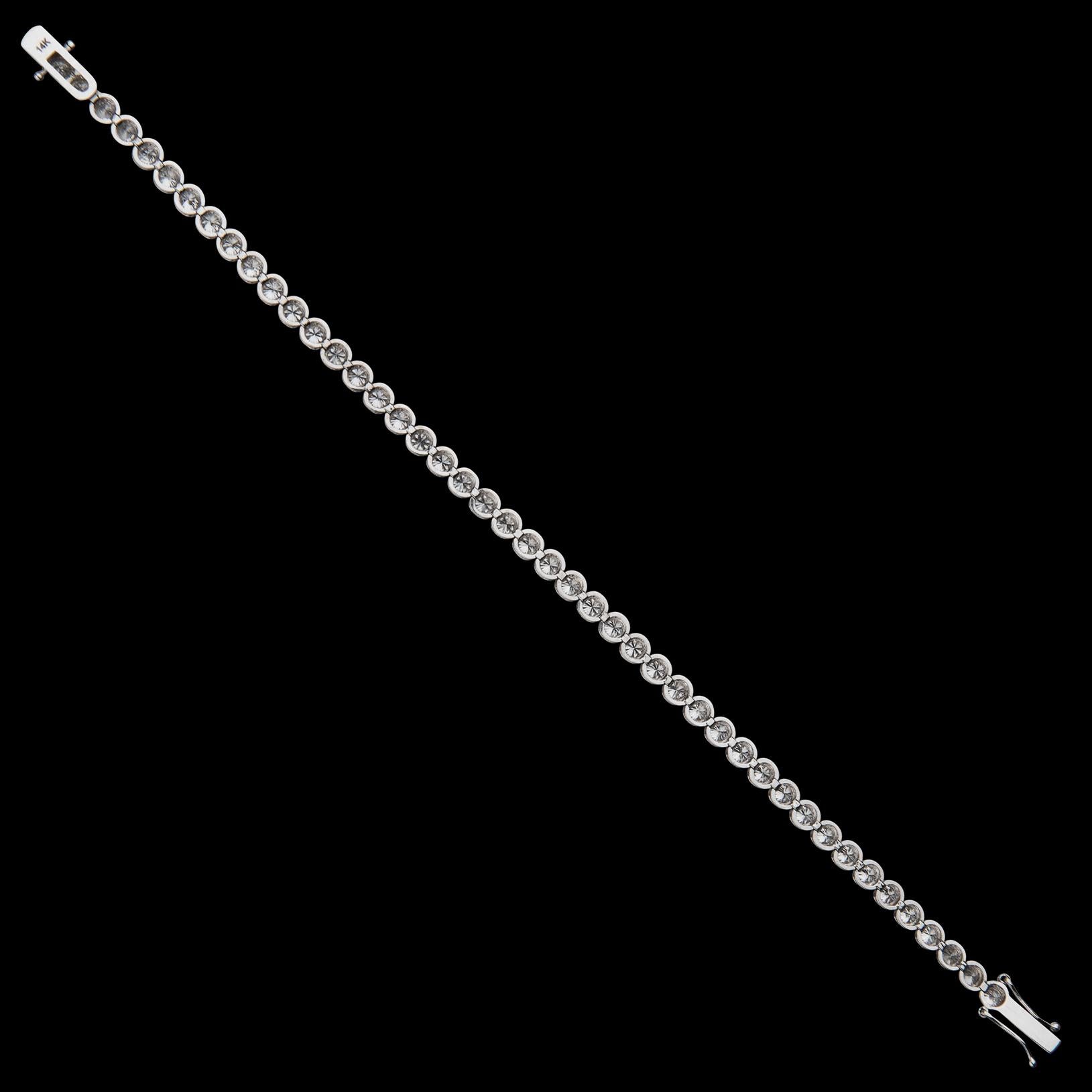 Magnifique bracelet tennis en diamants de 4,25 carats en vente 1