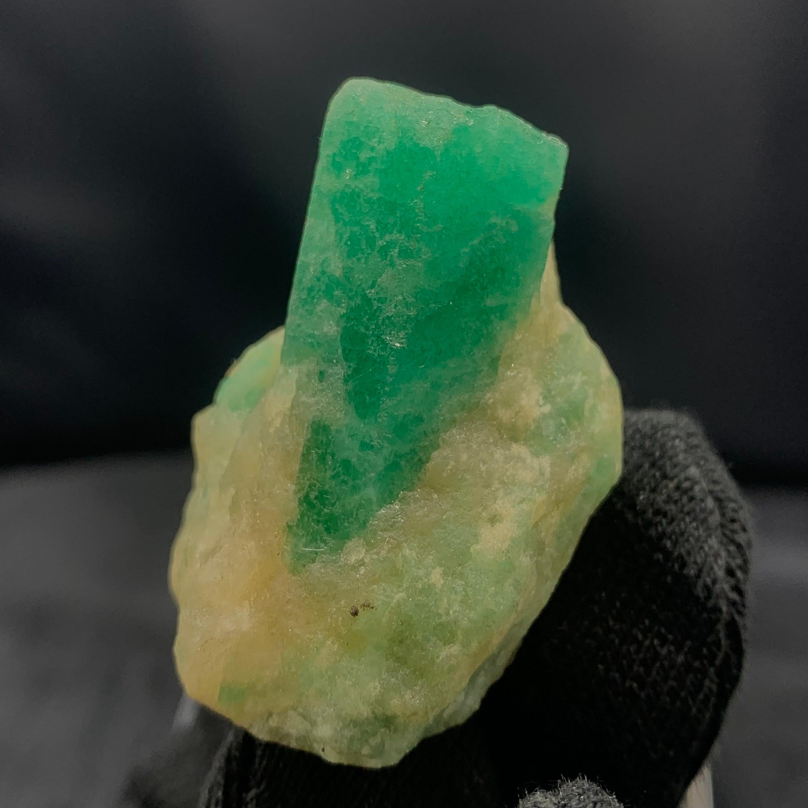 Art Deco Gorgeous 44 Gram Natural Emerald Specimen with Calcite Matrix from Pakistan Mine