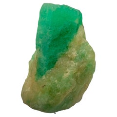 Magnifique spécimen d'émeraude naturelle de 44 grammes avec matrice de calcite provenant d'une mine du Pakistan