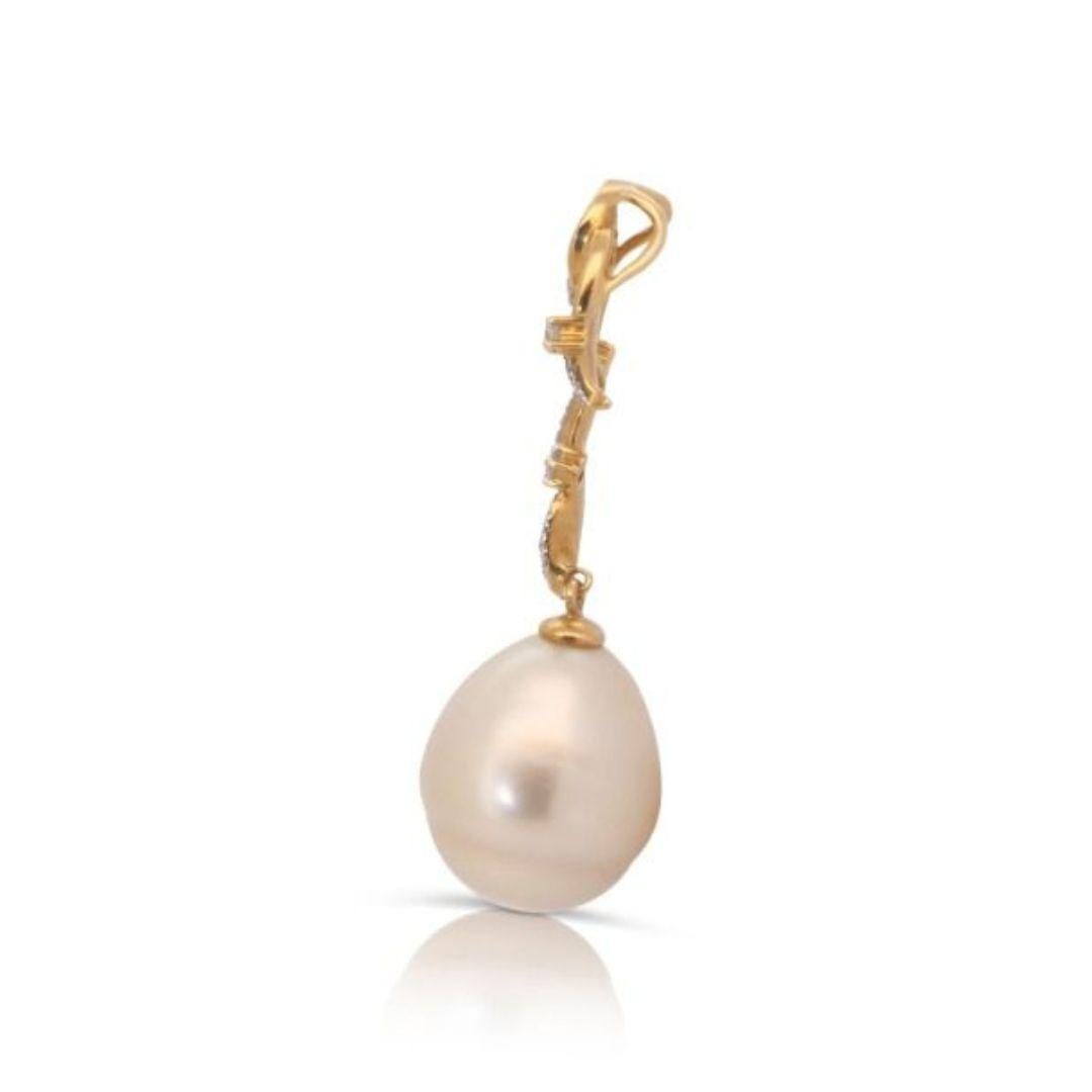 Round Cut Gorgeous 4.6mm Oval Pearl Pendant with Side Diamonds For Sale
