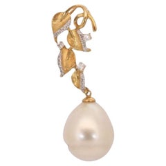 Gorgeous 4.6mm Oval Pearl Pendant with Side Diamonds