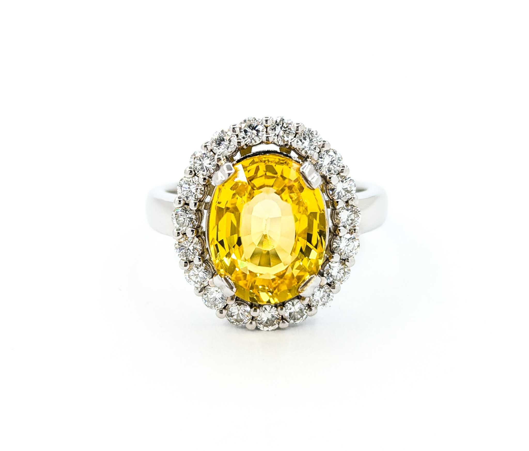 Wunderschöner Halo-Ring aus 18 Karat Weißgold mit 4,75 Karat gelbem Saphir und Diamant 7