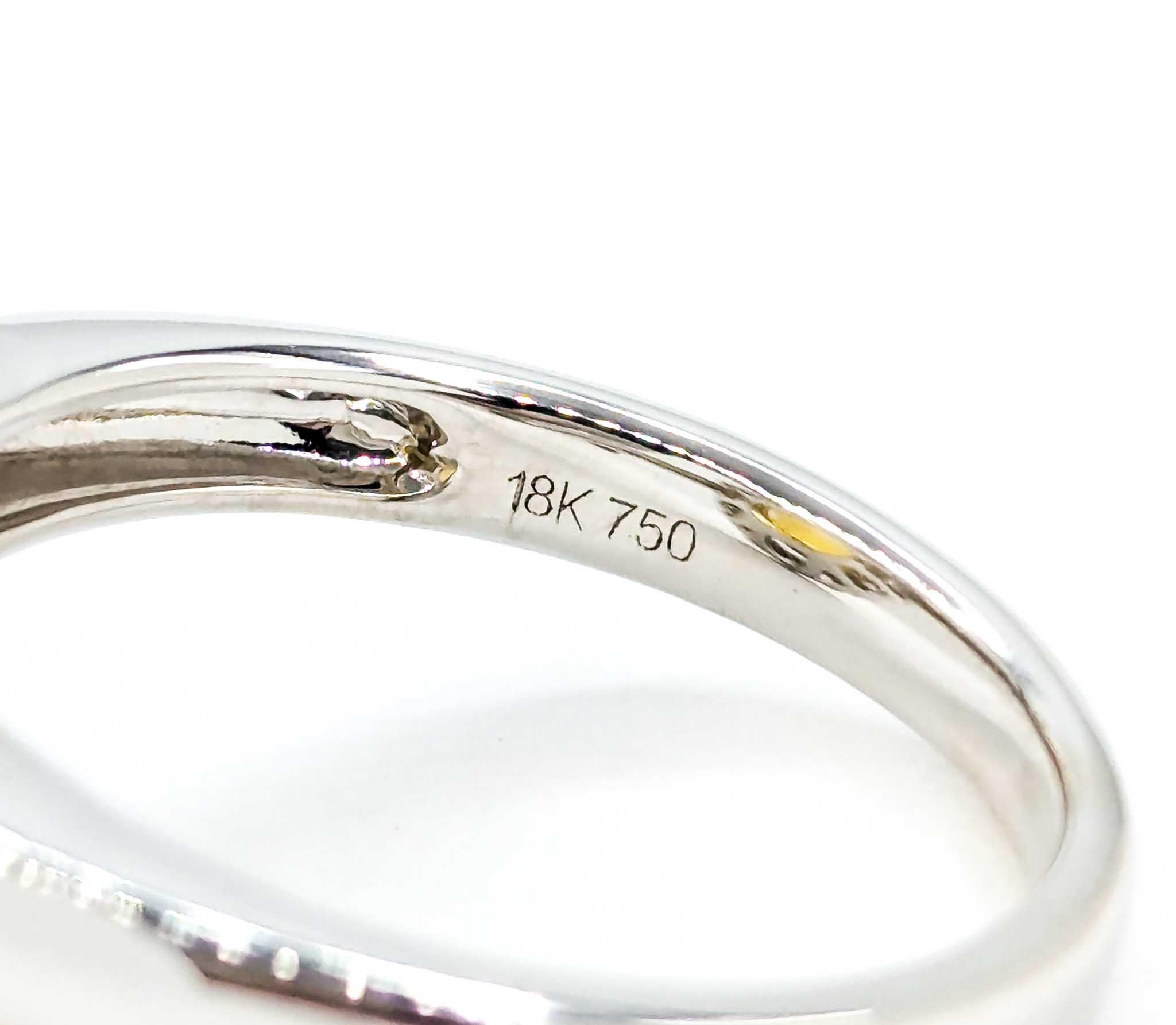 Wunderschöner Halo-Ring aus 18 Karat Weißgold mit 4,75 Karat gelbem Saphir und Diamant 3