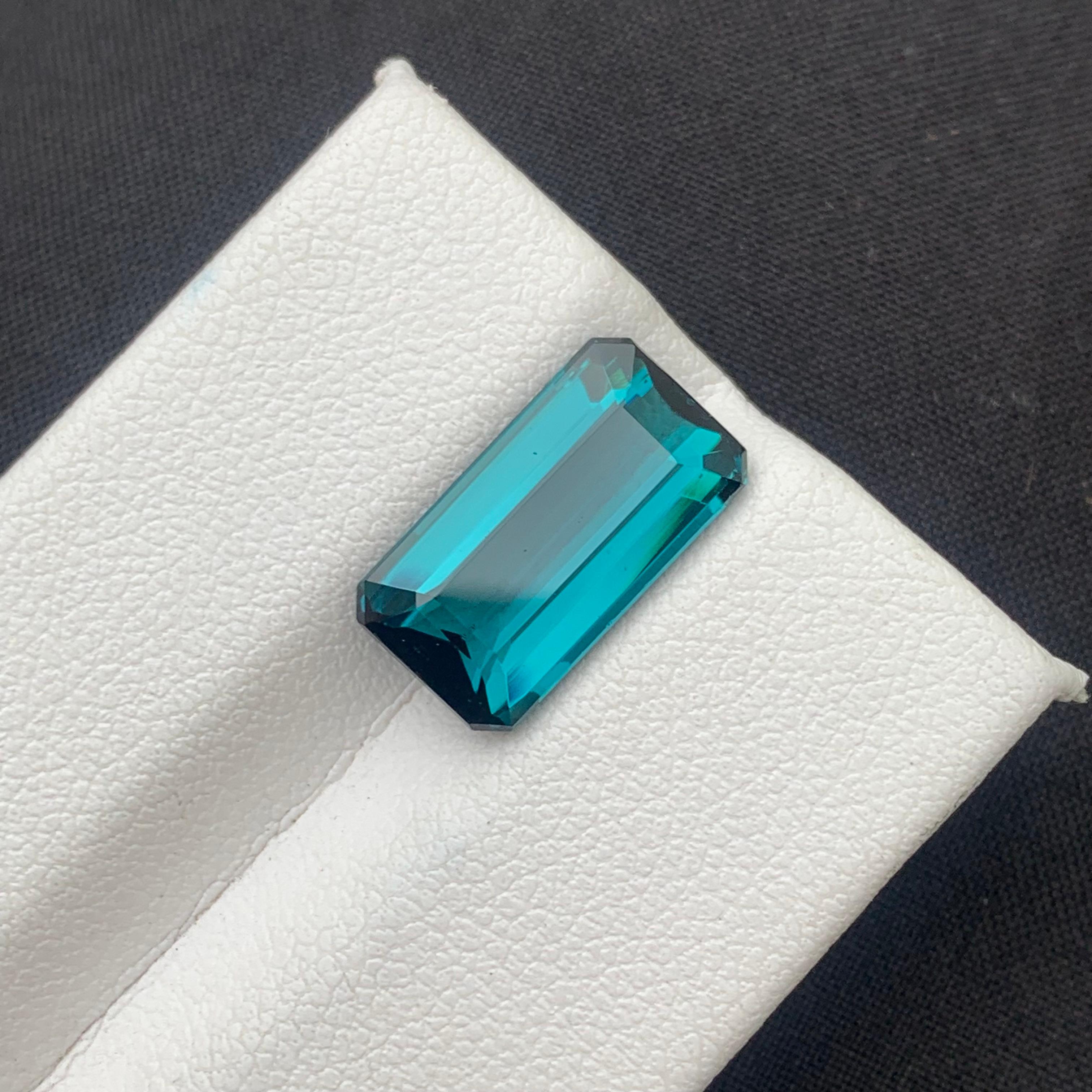 Gorgeous 5.15 Carat Natural Blue Electric Indicolite Tourmaline Emerald Cut For Sale 4