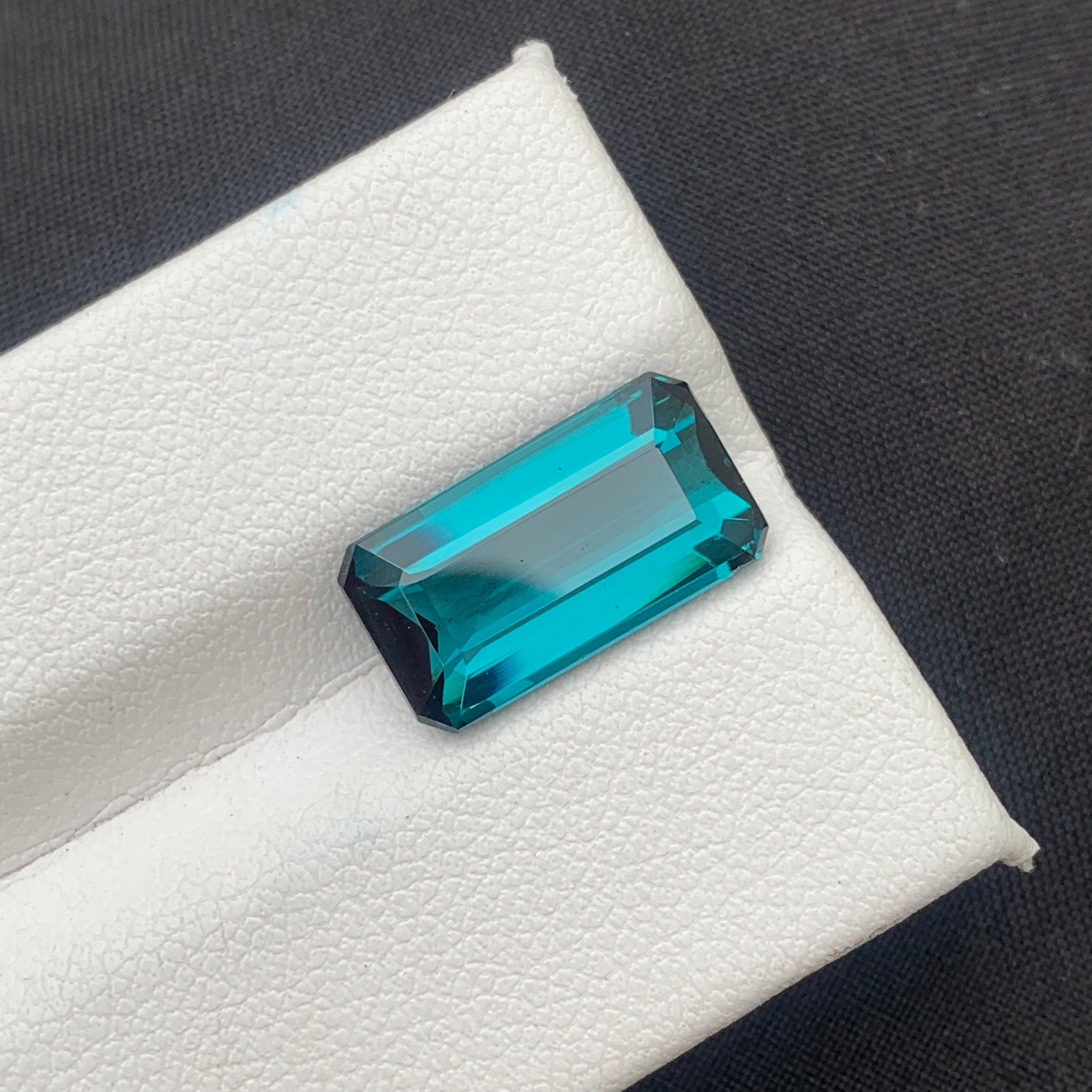 Gorgeous 5.15 Carat Natural Blue Electric Indicolite Tourmaline Emerald Cut In New Condition For Sale In Peshawar, PK
