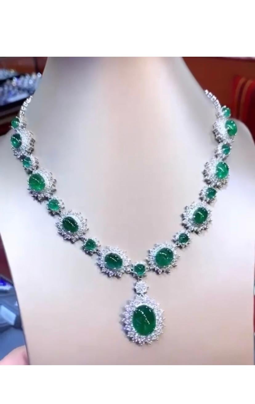 AIG Certified 46.80 Ct Zambian Emeralds 13.00 Ct Diamonds 18K Gold Necklace  In New Condition For Sale In Massafra, IT