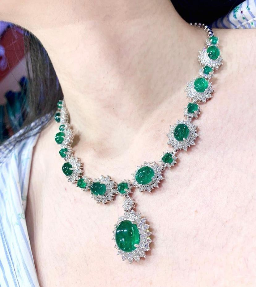 AIG Certified 46.80 Ct Zambian Emeralds 13.00 Ct Diamonds 18K Gold Necklace  For Sale 1