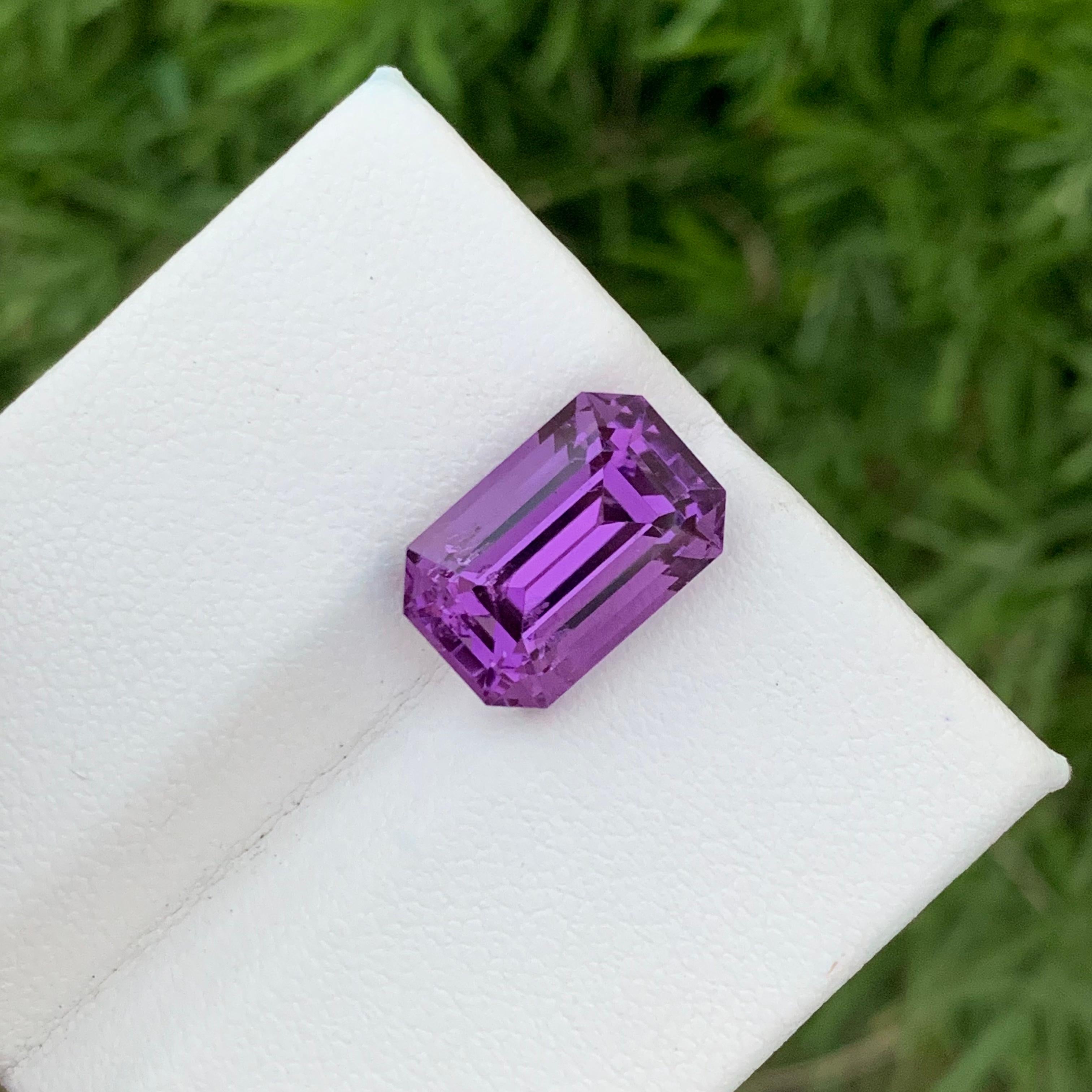 Women's or Men's Gorgeous 6.85 Carat Natural Loose Purple Amethyst Ring Gems Emerald Shape  For Sale