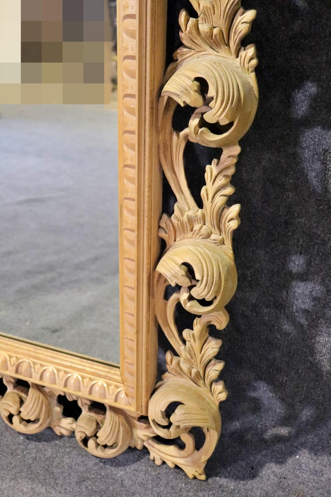 Magnifique miroir rococo italien en hêtre sculpté de 6 pieds de haut avec feuilles en relief en vente 3