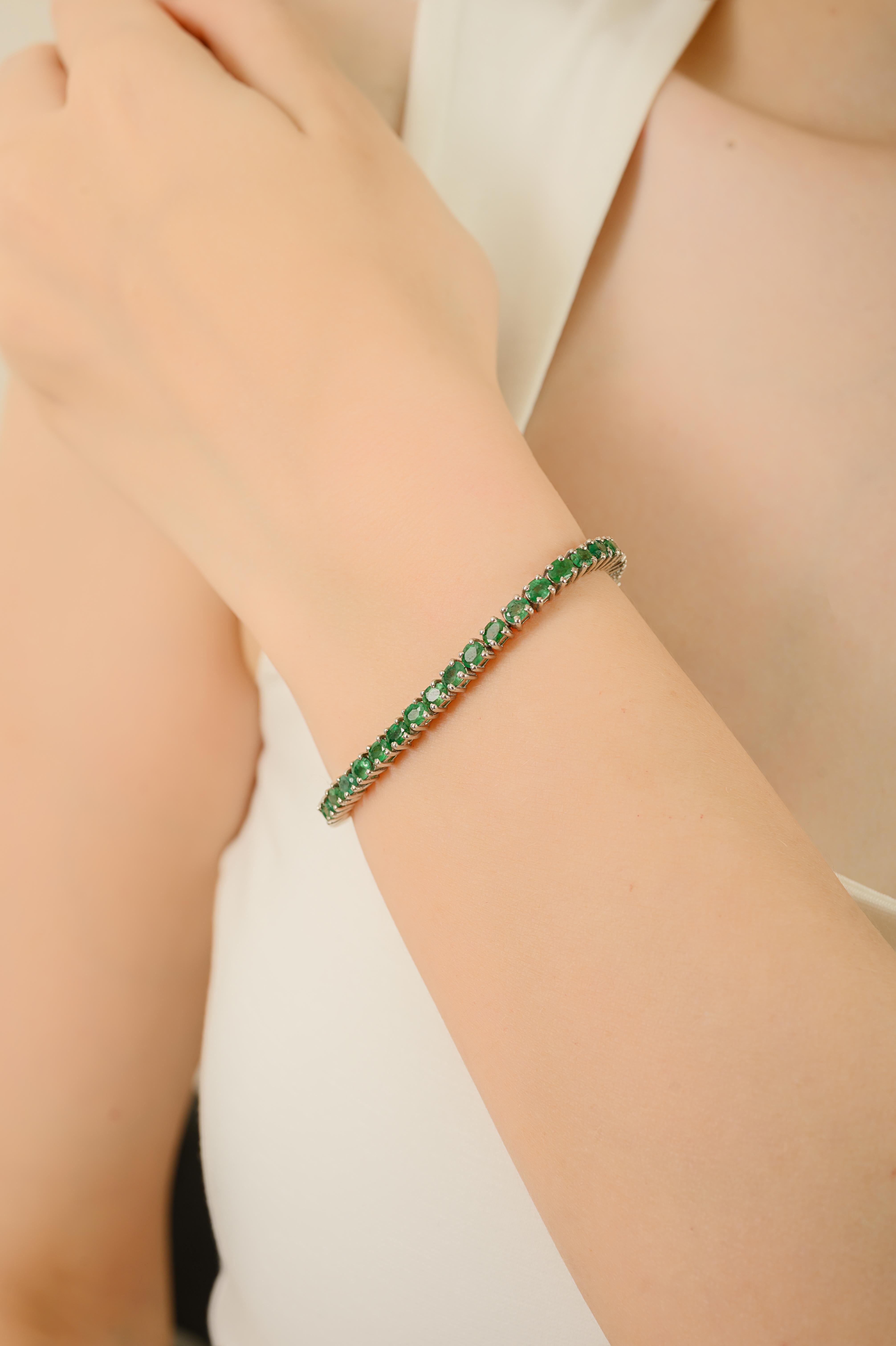 Preciosa pulsera de tenis clásica con esmeralda de 7,53 qt en plata 925 Regalo para mujer Corte oval en venta