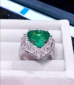 AIG Certified 6.60 Carats Zambian Emeralds  1.80 Ct Diamonds 18K Gold Ring