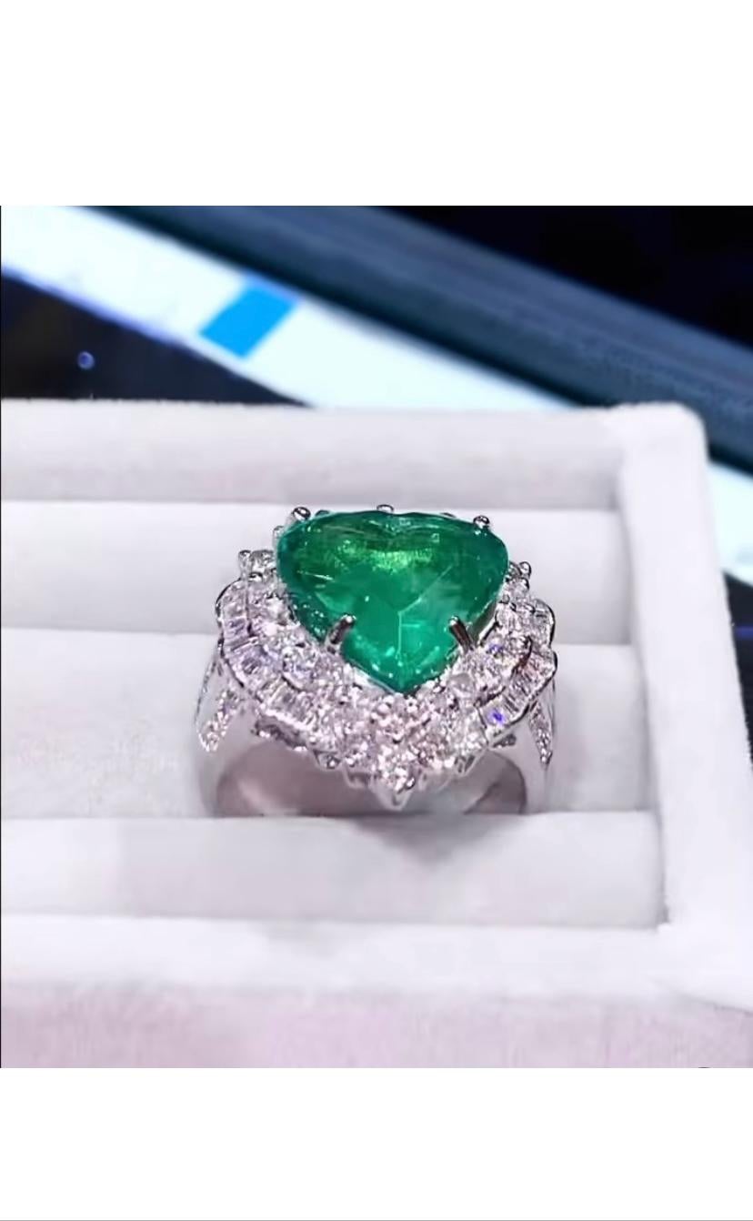 AIG Certified 6.60 Carats Zambian Emeralds  1.80 Ct Diamonds 18K Gold Ring For Sale 1