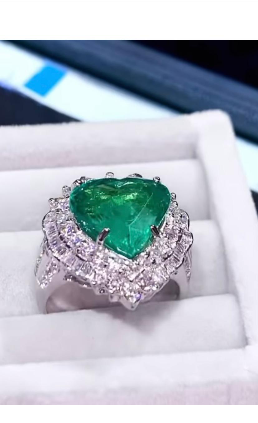 AIG Certified 6.60 Carats Zambian Emeralds  1.80 Ct Diamonds 18K Gold Ring For Sale 2