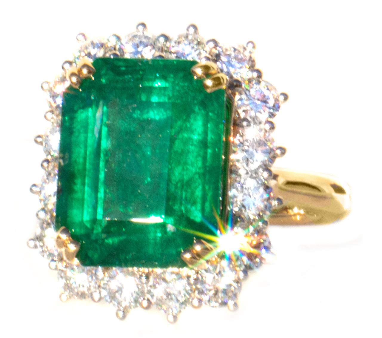 This emerald ring is just gorgeous... large enough to turn heads, a perfect emerald green fully saturated color, great emerald step cut - surrounded by large VVS-VS colorless diamonds (the higher quality, clean and clear diamonds make such a