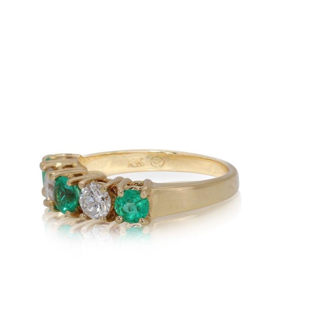 Gorgeous .80ct. Round Mixed Cut Pave Emerald Ring-IGI Certificate In New Condition For Sale In רמת גן, IL