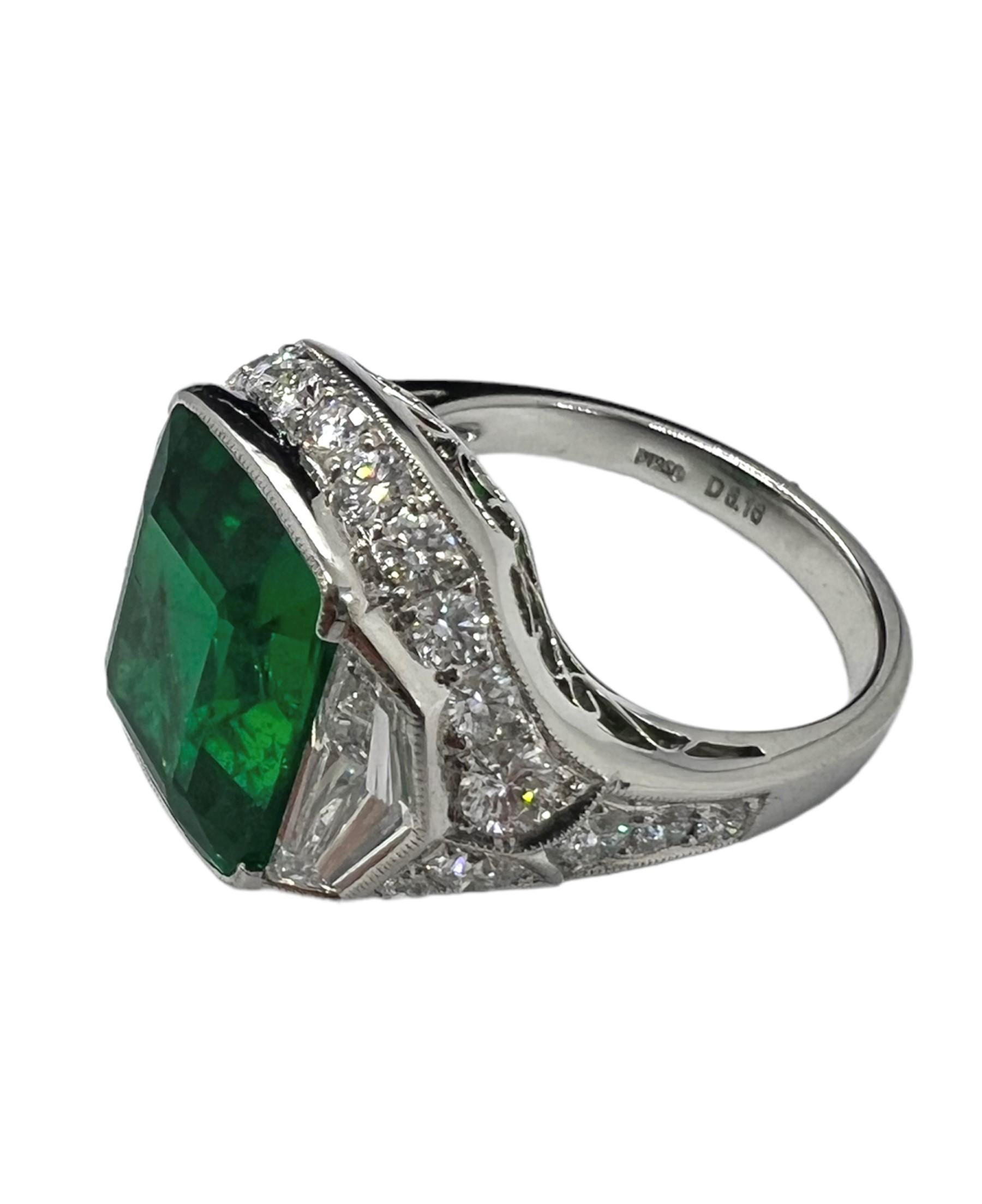 Sophia D. Platinring mit 8,16 Karat Smaragd und Diamant (Art déco) im Angebot