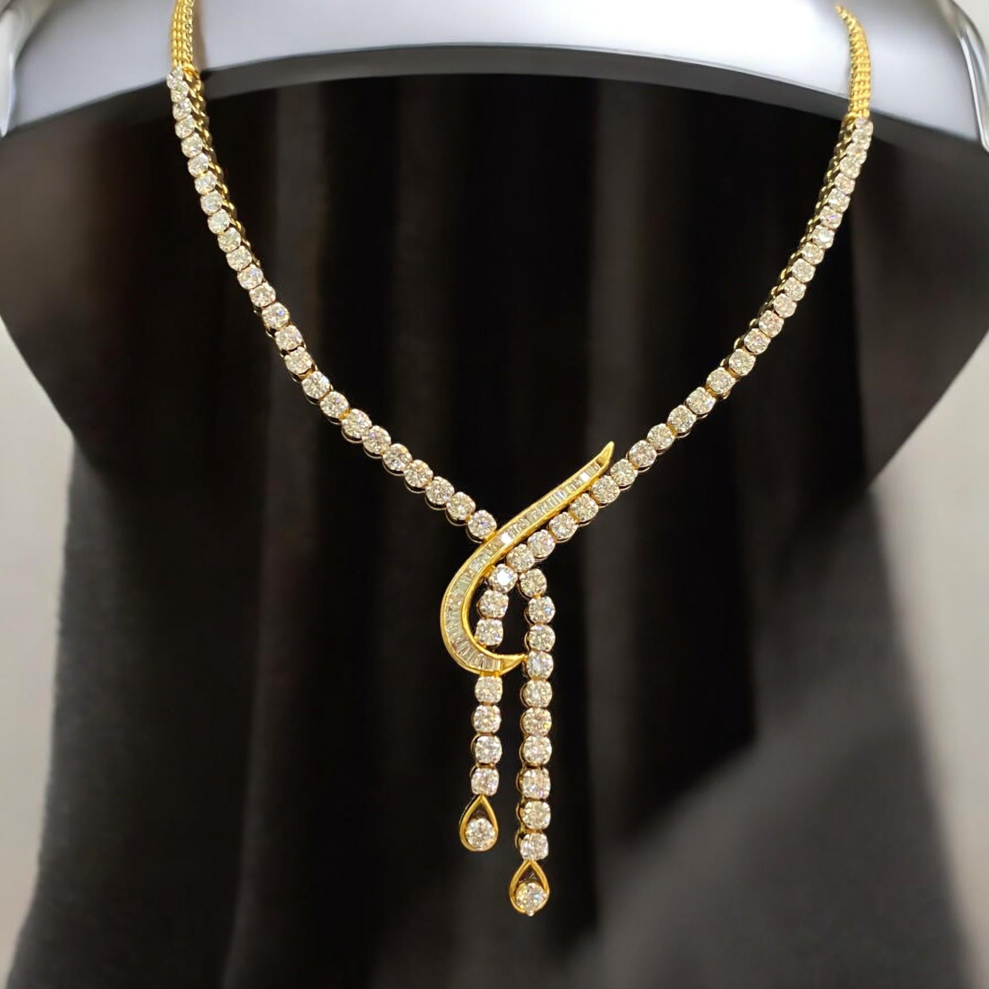 Questa splendida collana tennis con diamanti rotondi e taglio baguette da 8,96 carati F/VS1 in oro giallo 18 carati è perfetta per aggiungere un tocco di eleganza al tuo look!!!

Specifiche: 

Peso del diamante: 8,96 carati
Forma del diamante: