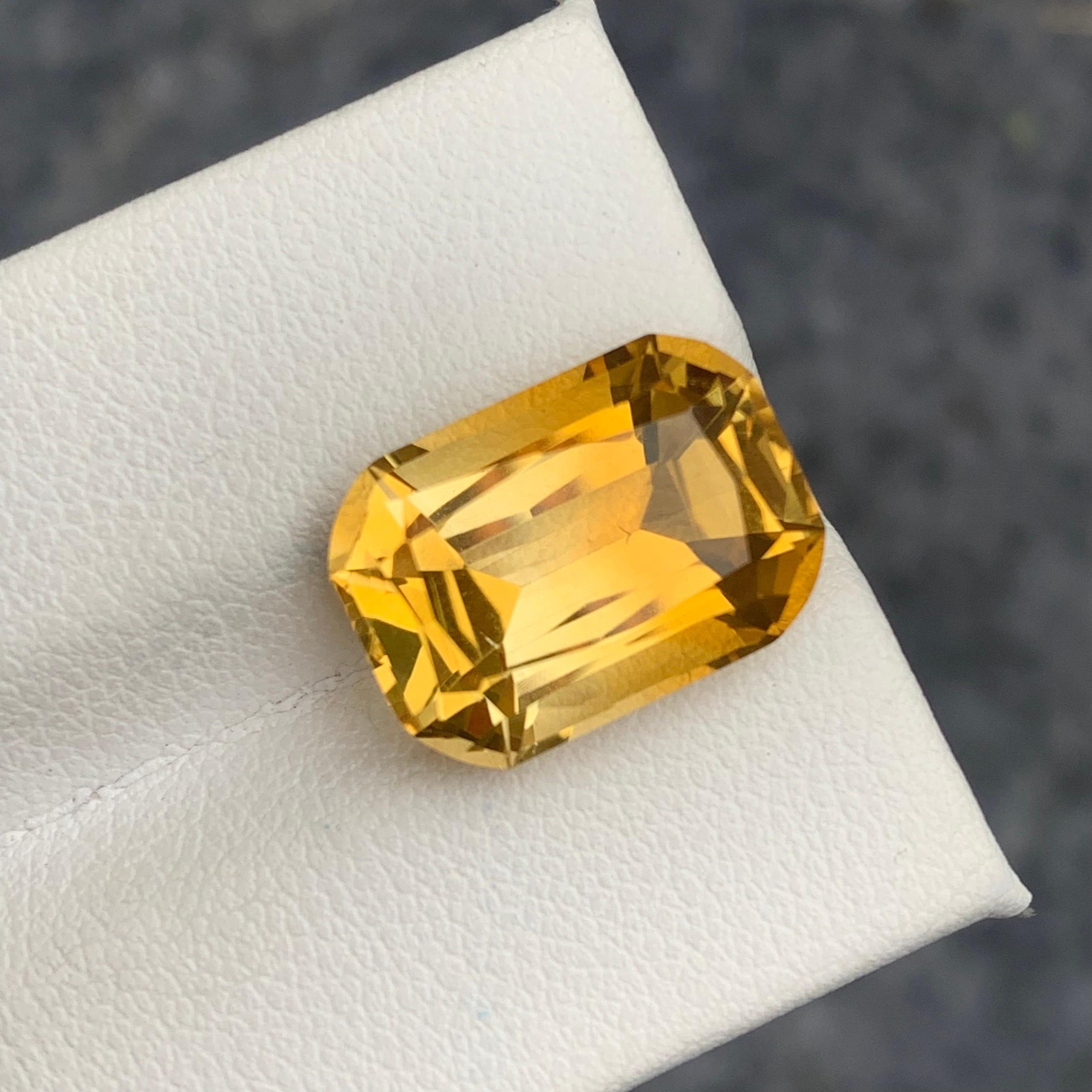 Gorgeous 9.05 Carat Natural Loose Yellow Citrine Long Cushion Shape from Brazil For Sale 2