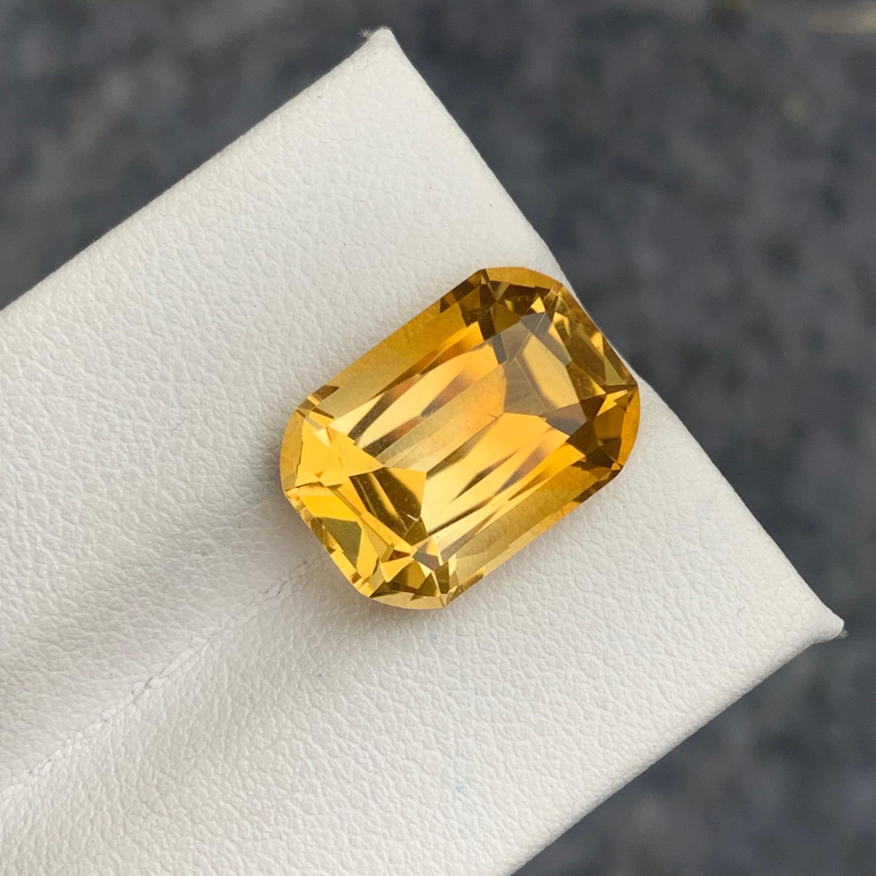 Gorgeous 9.05 Carat Natural Loose Yellow Citrine Long Cushion Shape from Brazil For Sale 3