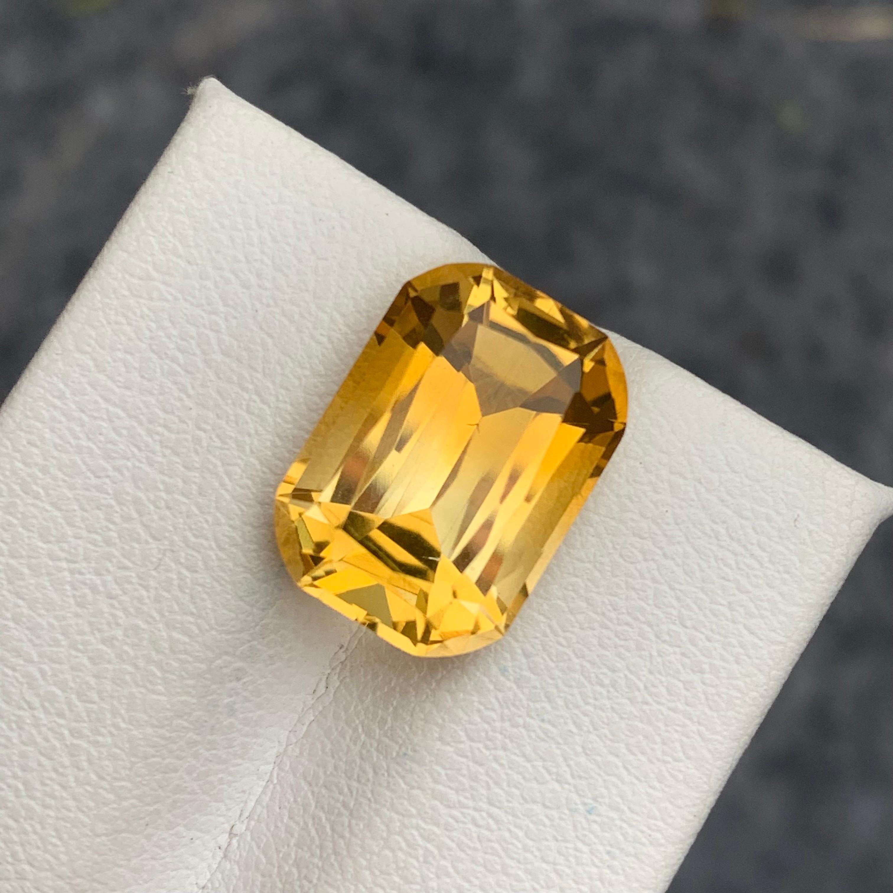 Magnifique citrine jaune naturelle en forme de coussin long de 9,05 carats du Brésil en vente 7