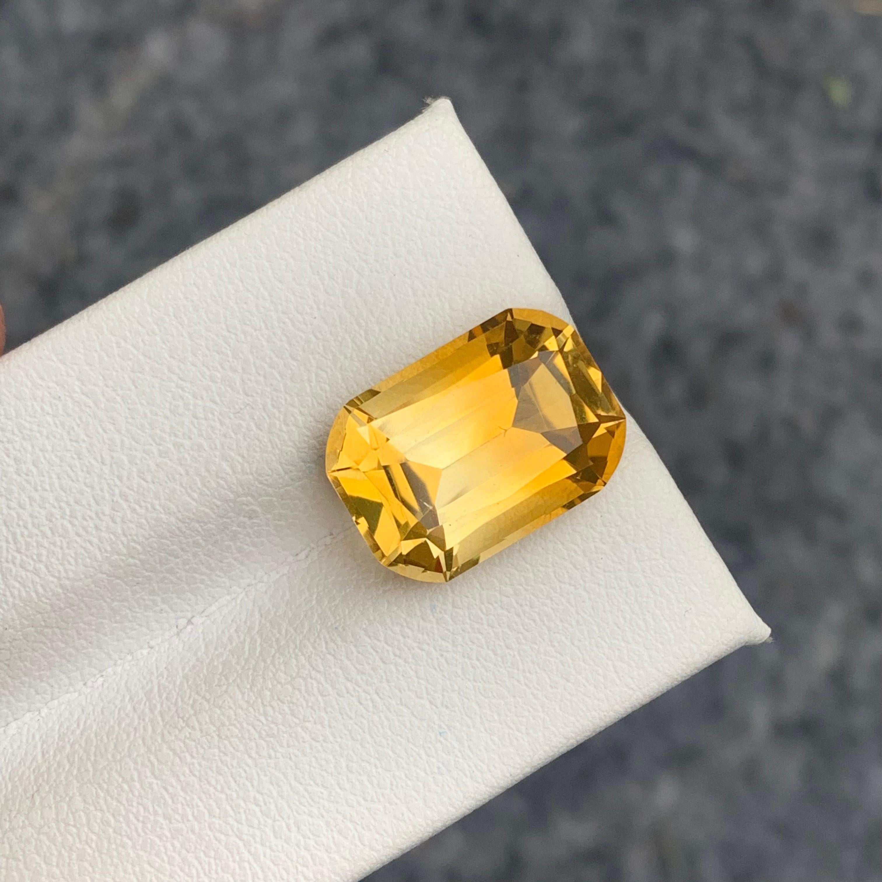 Gorgeous 9.05 Carat Natural Loose Yellow Citrine Long Cushion Shape from Brazil In New Condition For Sale In Peshawar, PK