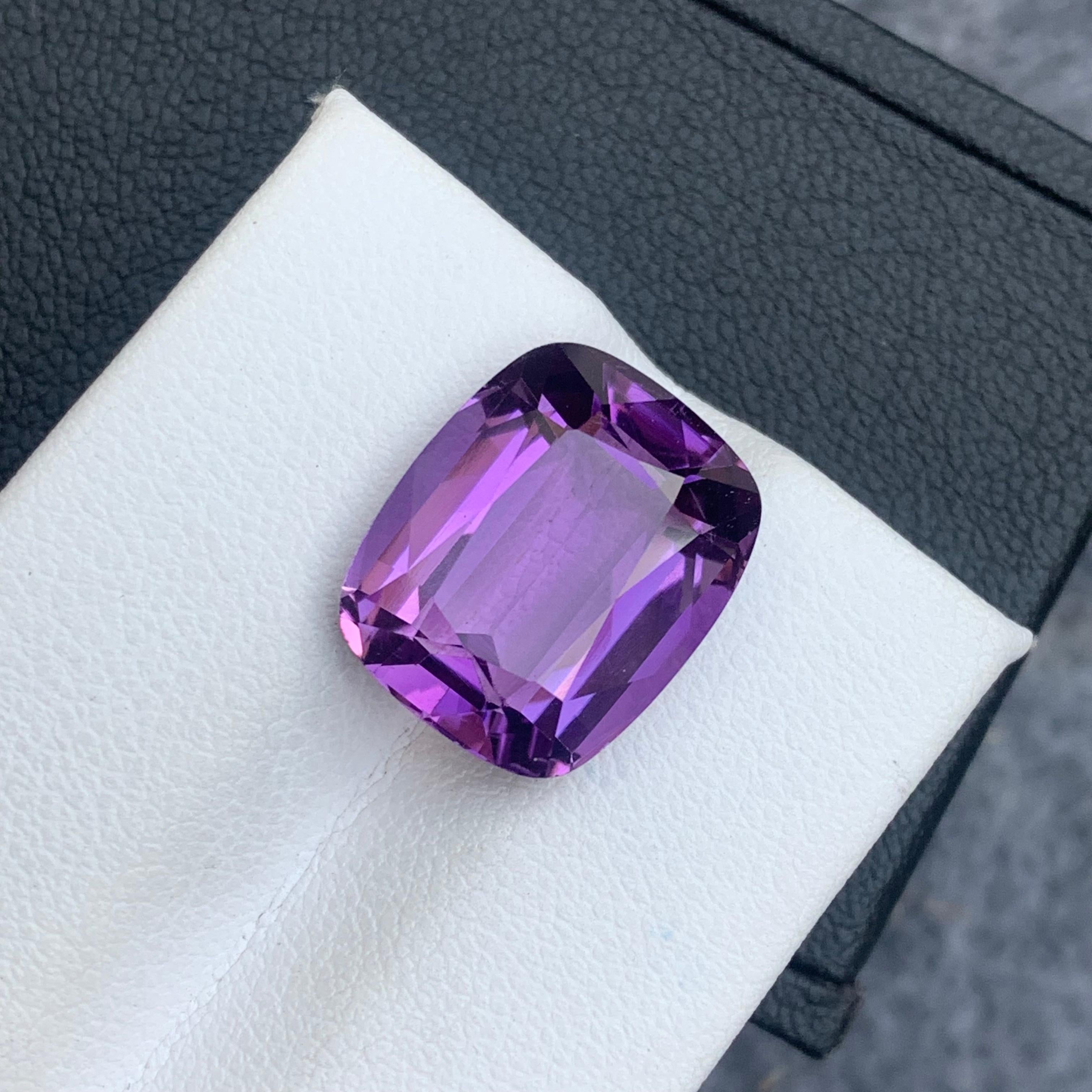 Gorgeous 9.10 Carat Natural Loose Purple Amethyst Gemstone from Brazil For Sale 2