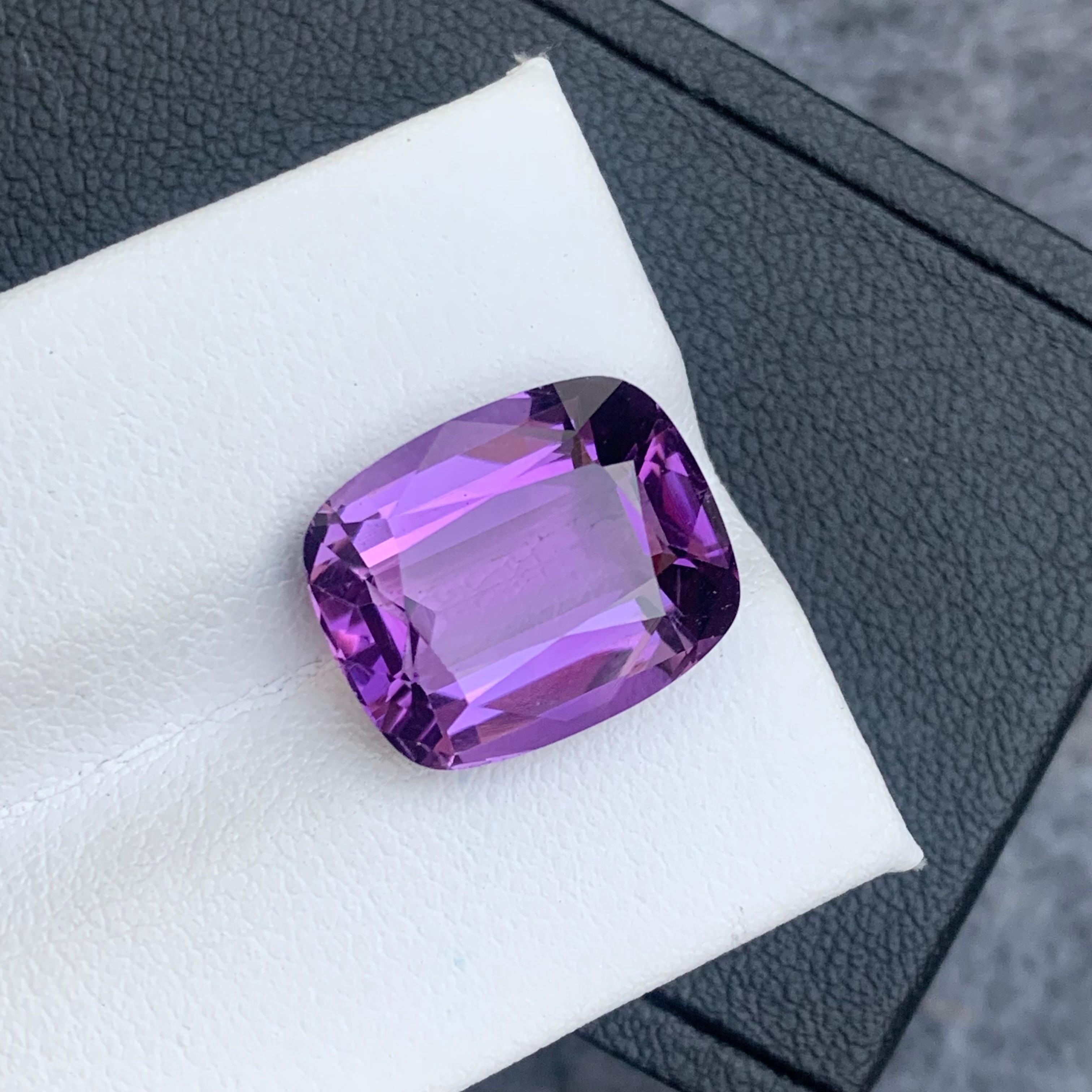 Gorgeous 9.10 Carat Natural Loose Purple Amethyst Gemstone from Brazil For Sale 3