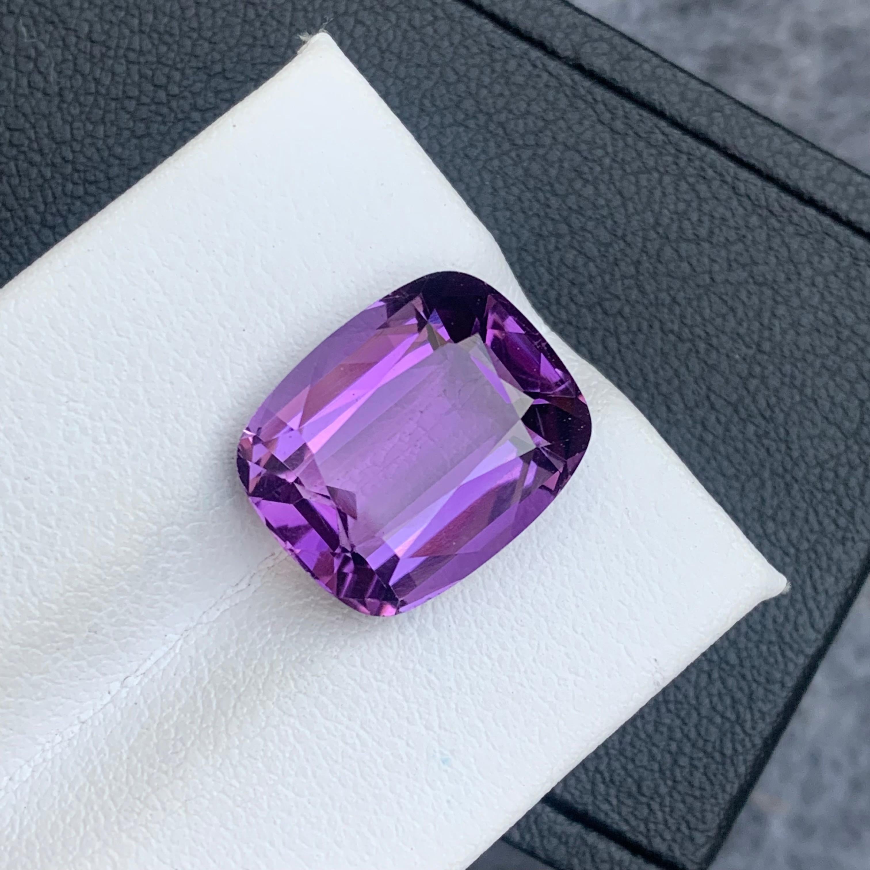 Gorgeous 9.10 Carat Natural Loose Purple Amethyst Gemstone from Brazil For Sale 4